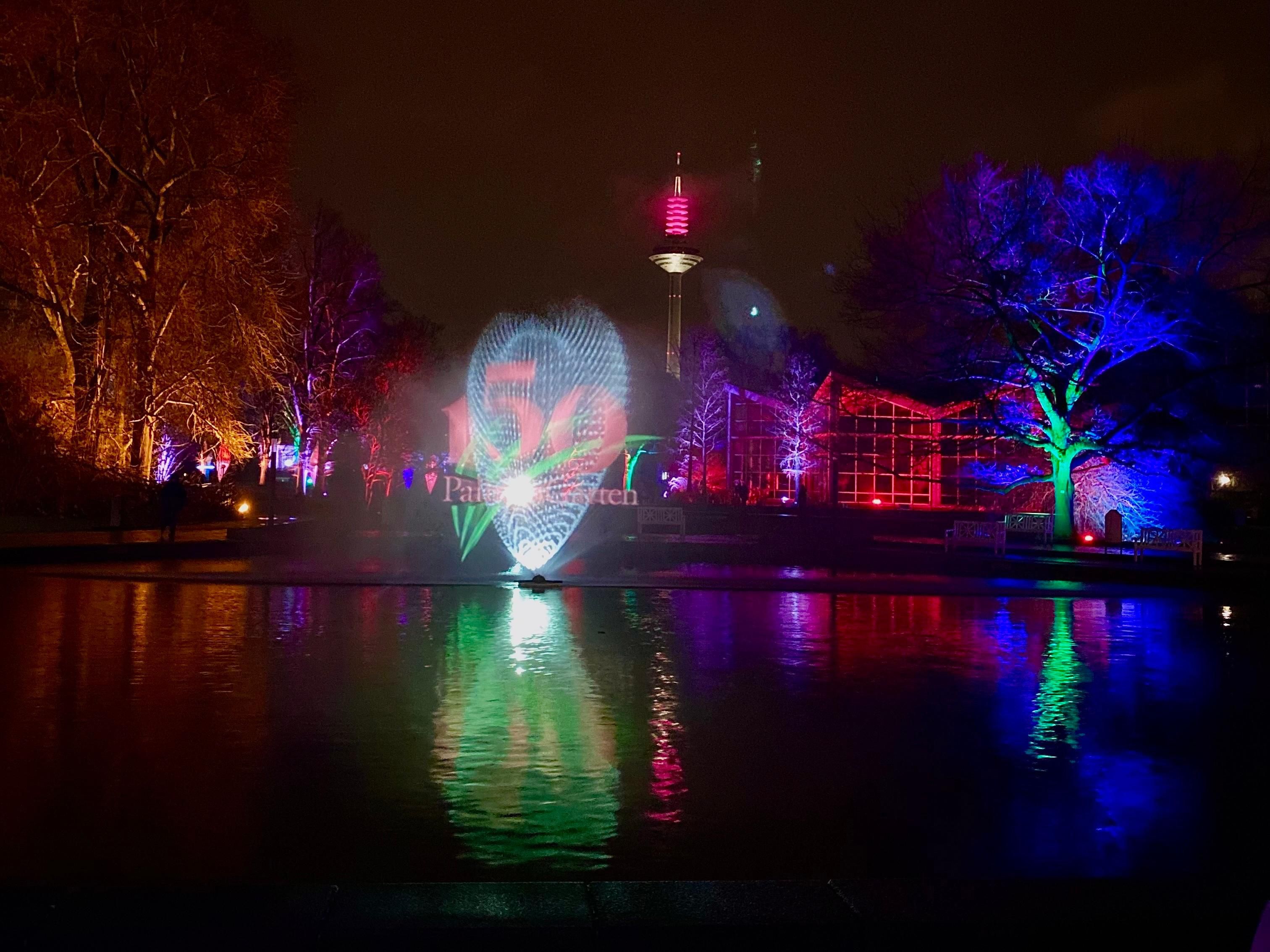 Let yourself be enchanted by the magical Winter Lights at Frankfurt’s Palmengarten from 6 December 2025 to 11 January 2026. Illuminated installations and atmospheric sounds transform the park into a unique experience. From our Garner Hotel Frankfurt – Palmengarten, you can reach the botanical garden easily on foot.