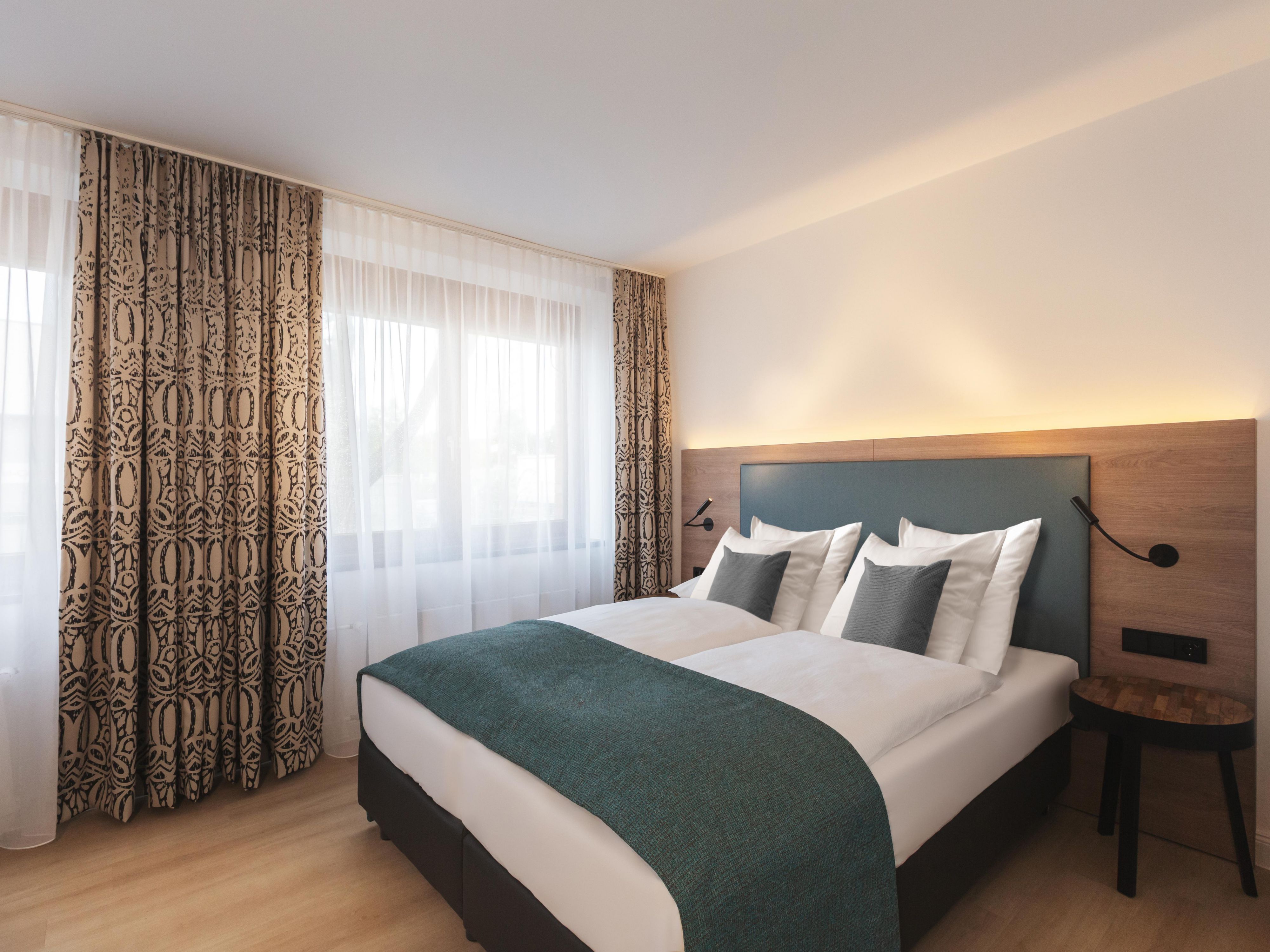 Spacious rooms with a comfy queen-size bed in Hamburg's north