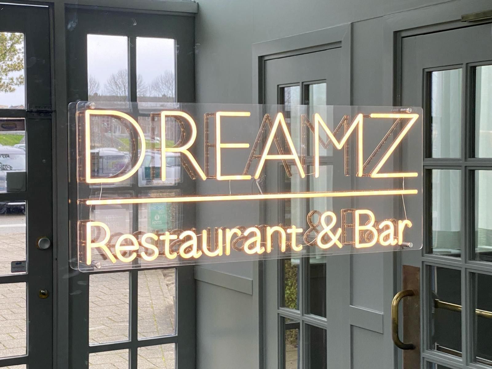 Enjoy fresh, seasonal cuisine with local charm and international flair—right here at the hotel. Whether it’s a light lunch or elegant dinner, Dreamz has something for every taste. Choose à la carte or enjoy our carefully crafted 3-course menu on the sunny terrace or in the stylish dining room, featuring mostly organic, locally sourced ingredients.