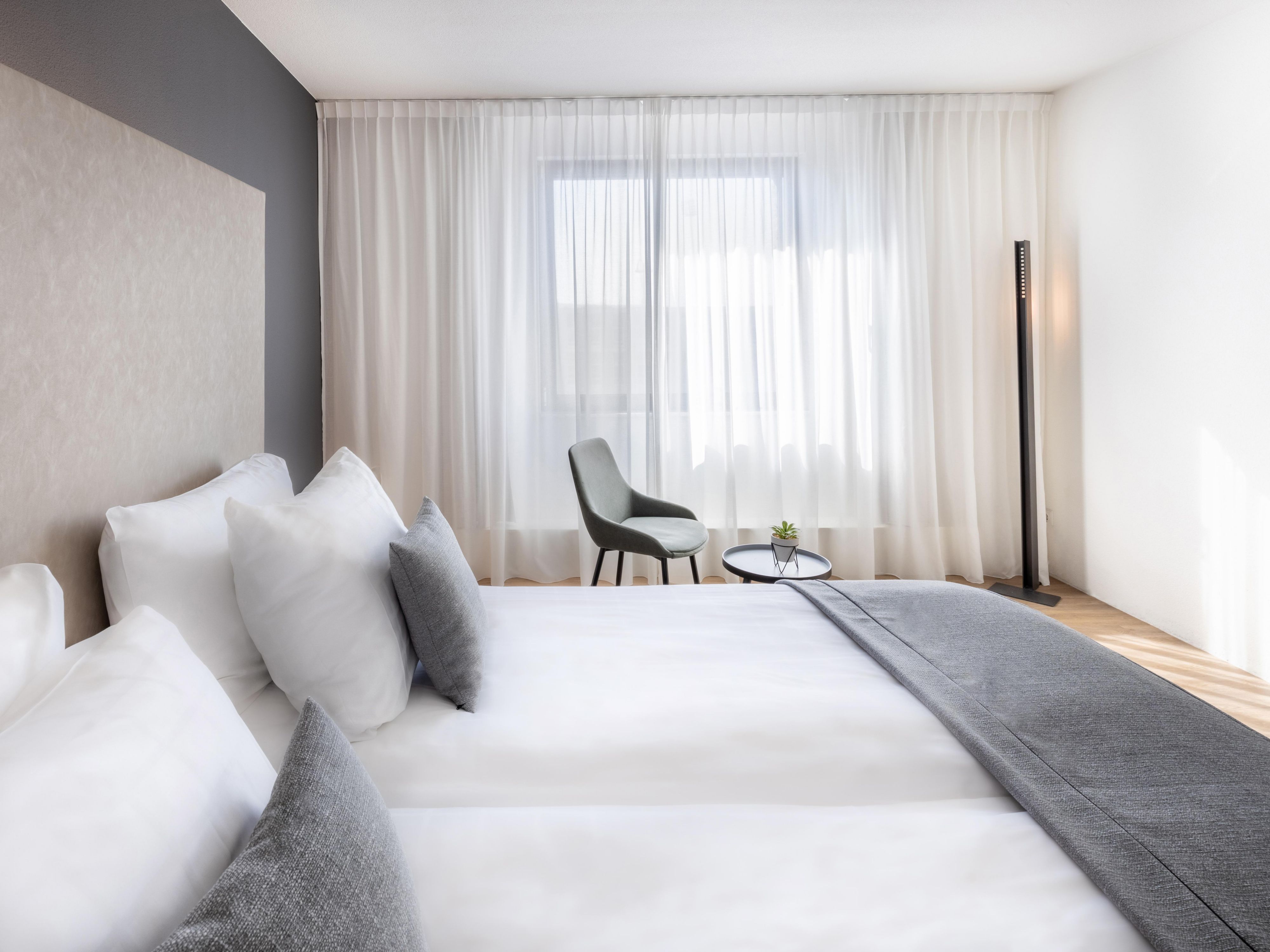 Enjoy Maastricht’s charming streets lit up for winter, explore Christmas markets in three different countries, and savour local treats in cosy cafés. With our Stay Longer, Pay Less offer, you can save up to 30% on stays of 3 nights or more on our flexible bed & breakfast rate. Extend your stay and experience the city’s festive winter atmosphere.