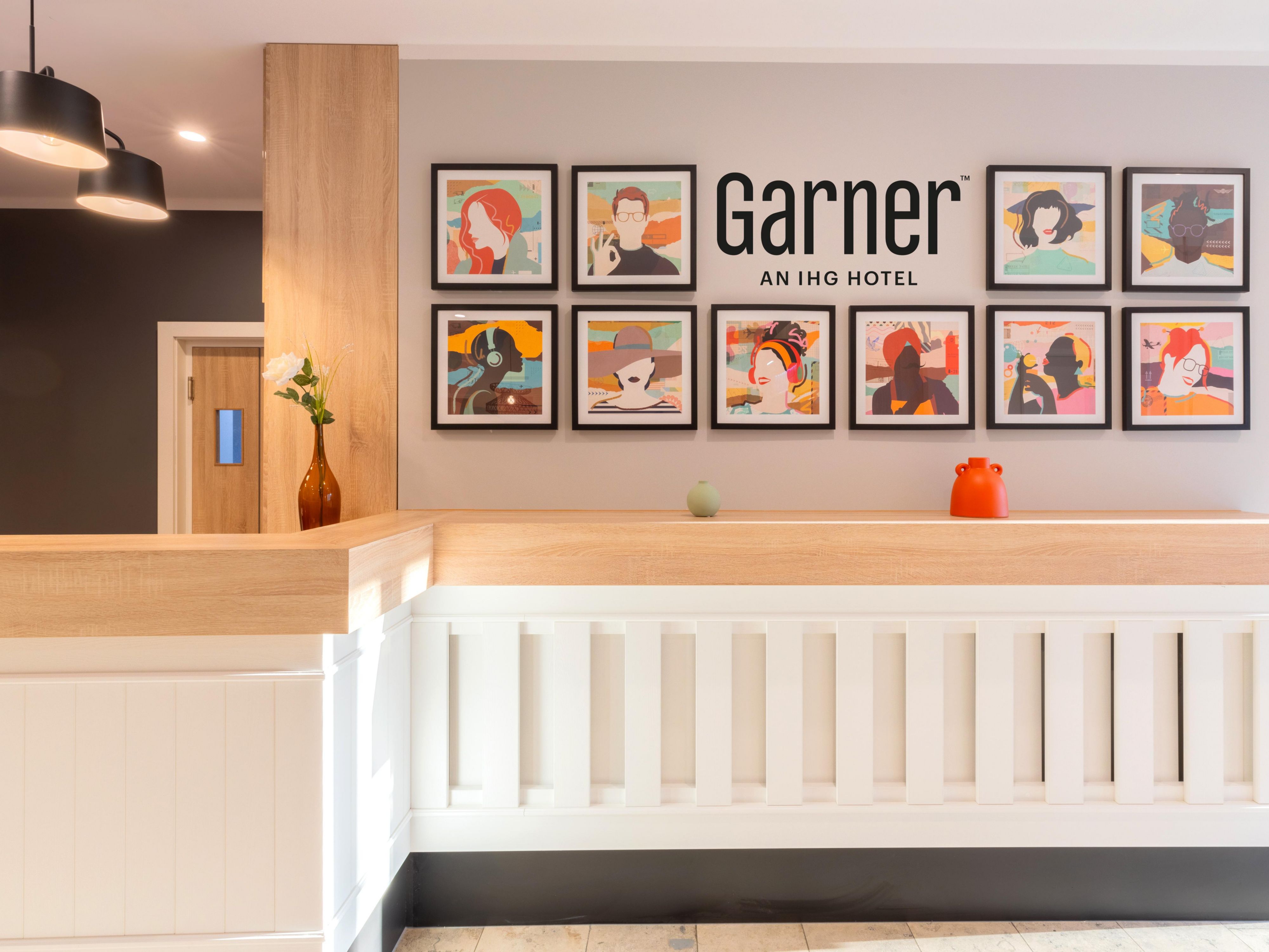 Welcome to the stylish, bright lobby of our hotel in Mannheim