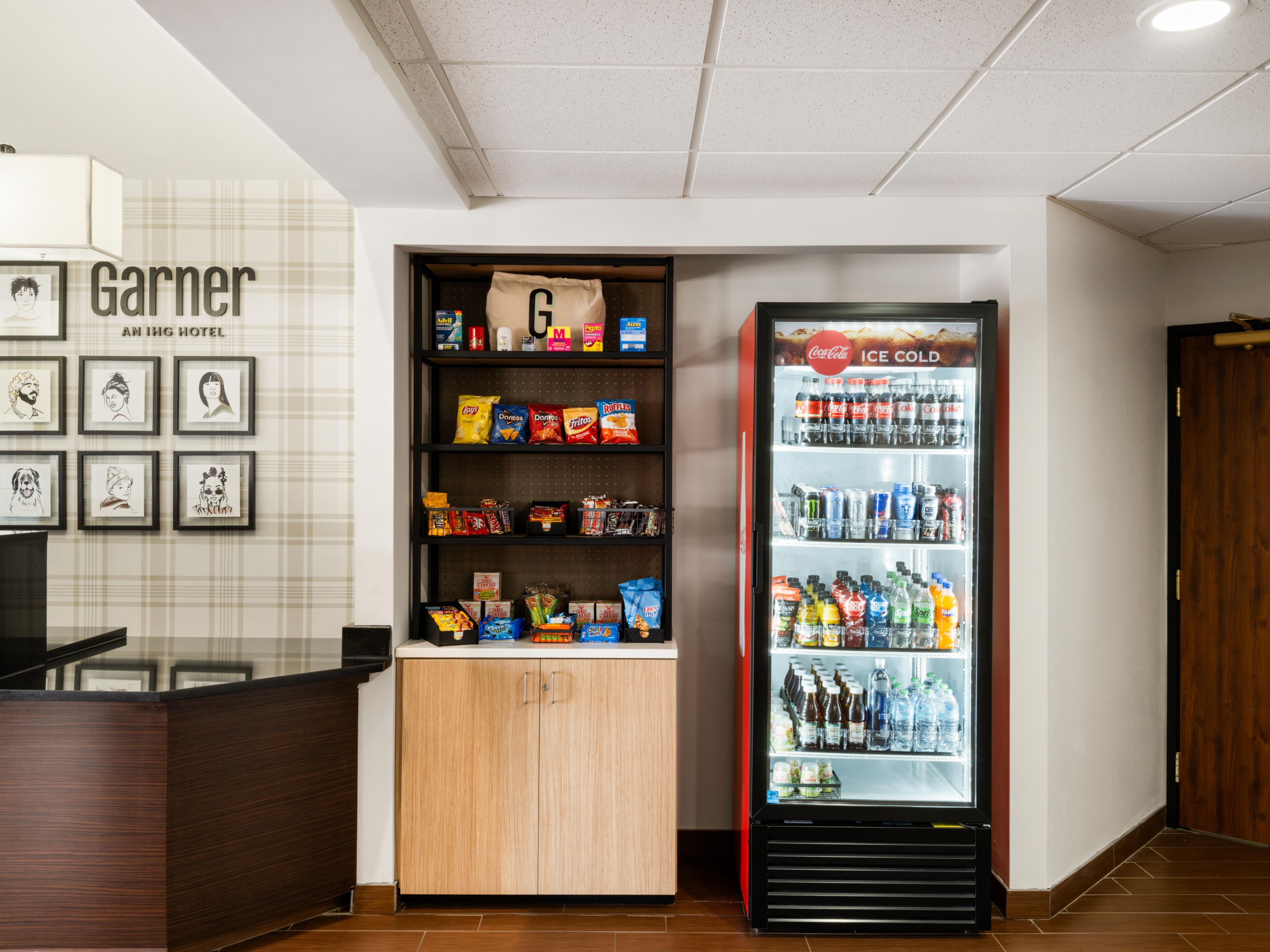 Got the midnight munchies? Head to our 24-hour market for a snack anytime of the day or night. From cold soda and water to sandwiches and chips, we’ve got all sorts of tasty treats stocked up. Oh, and if you need coffee, you'll find fresh bean-to-cup brew in our lobby, 24/7.