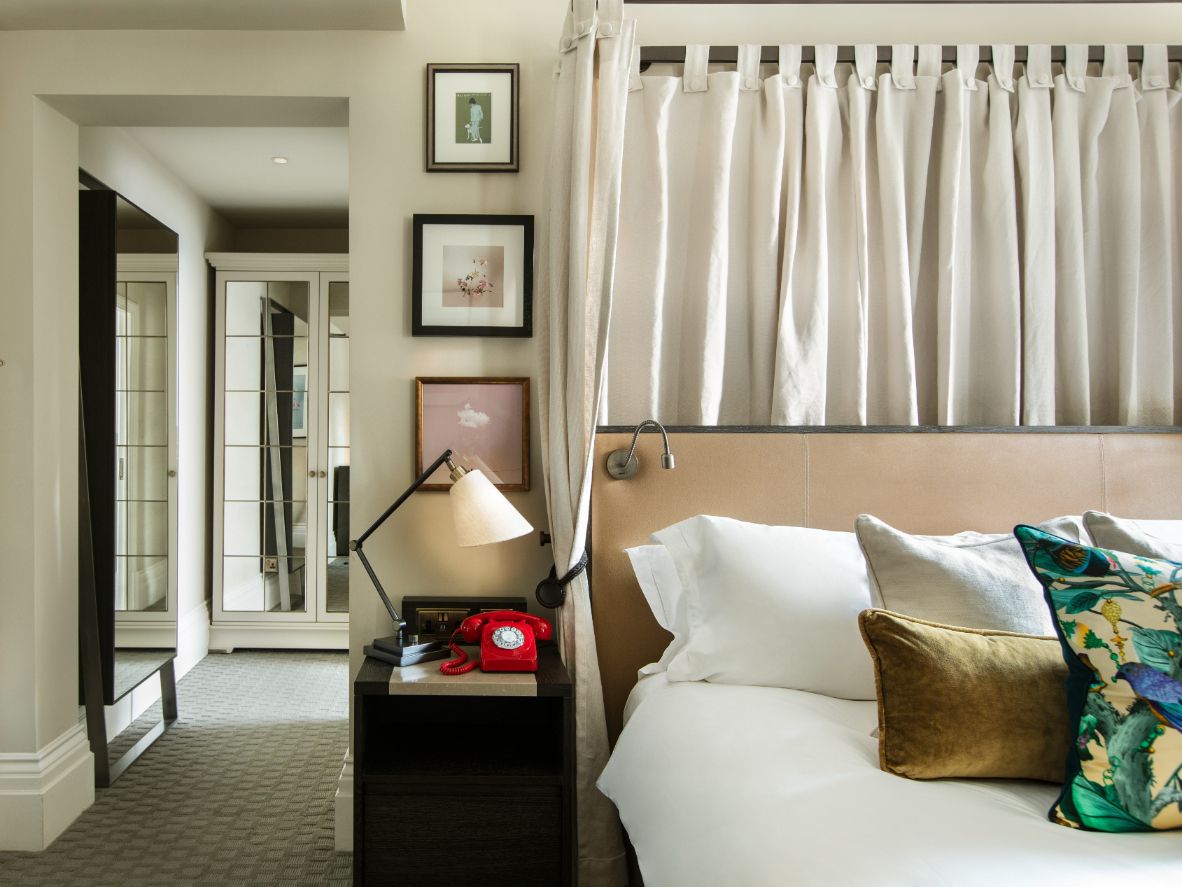 Guest room with king bed