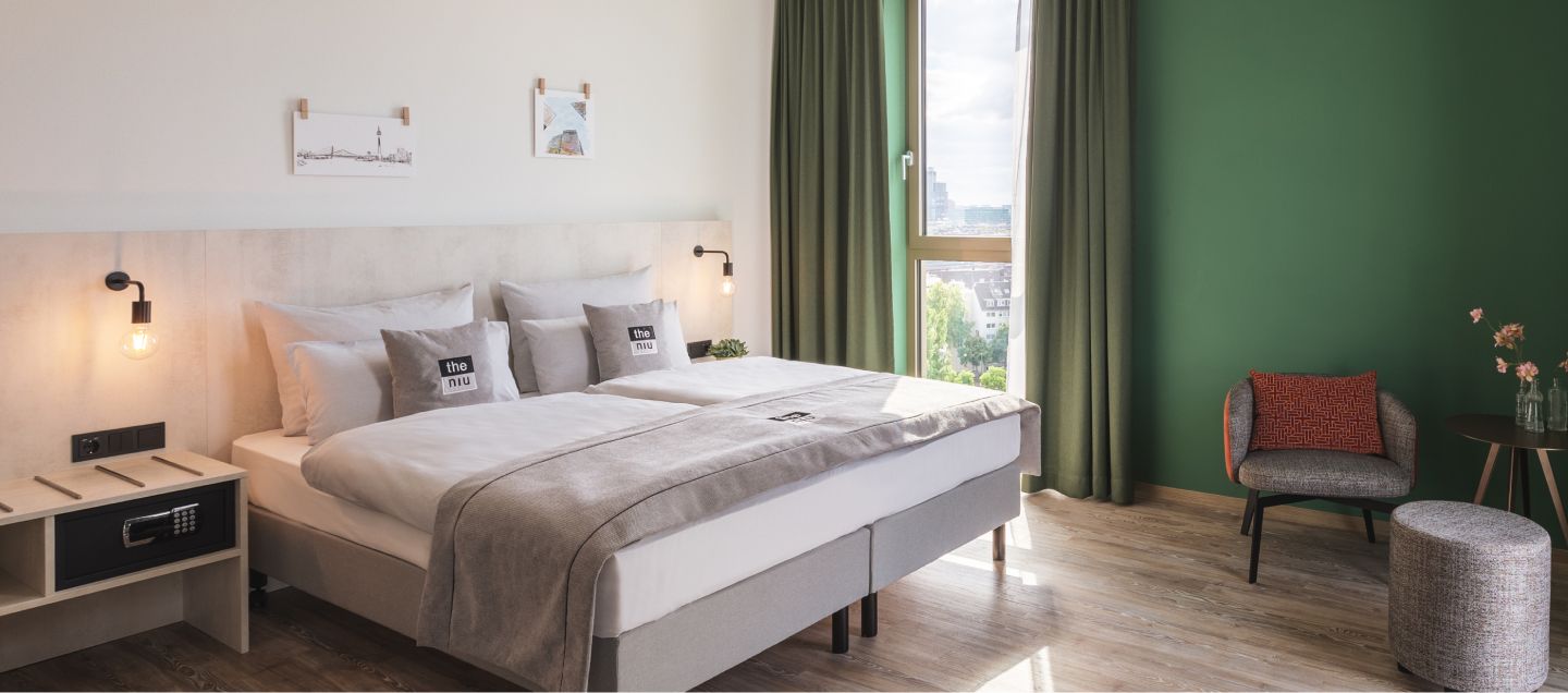 杜塞尔多夫火车总站 TAB the niu 假日酒店的时尚用餐区