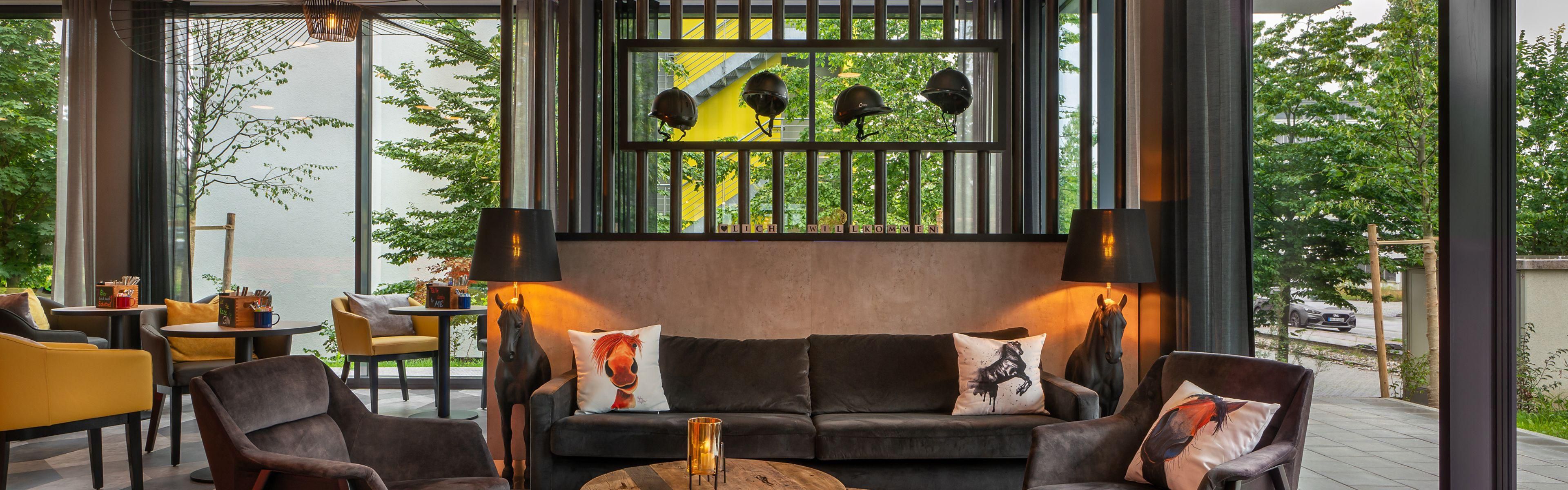 Horse-inspired touches shape the style of our Munich fair hotel