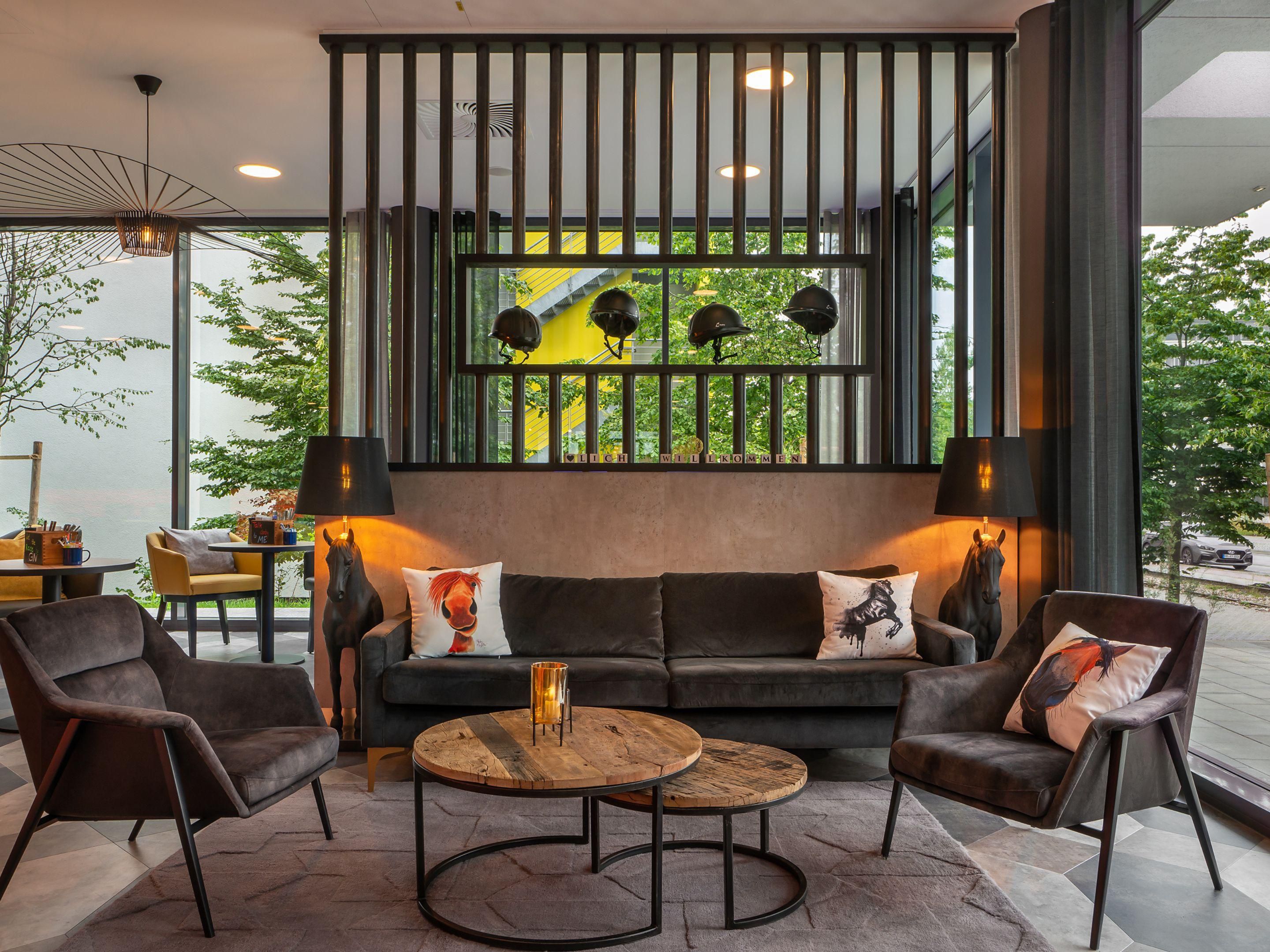 Horse-inspired touches shape the style of our Munich fair hotel
