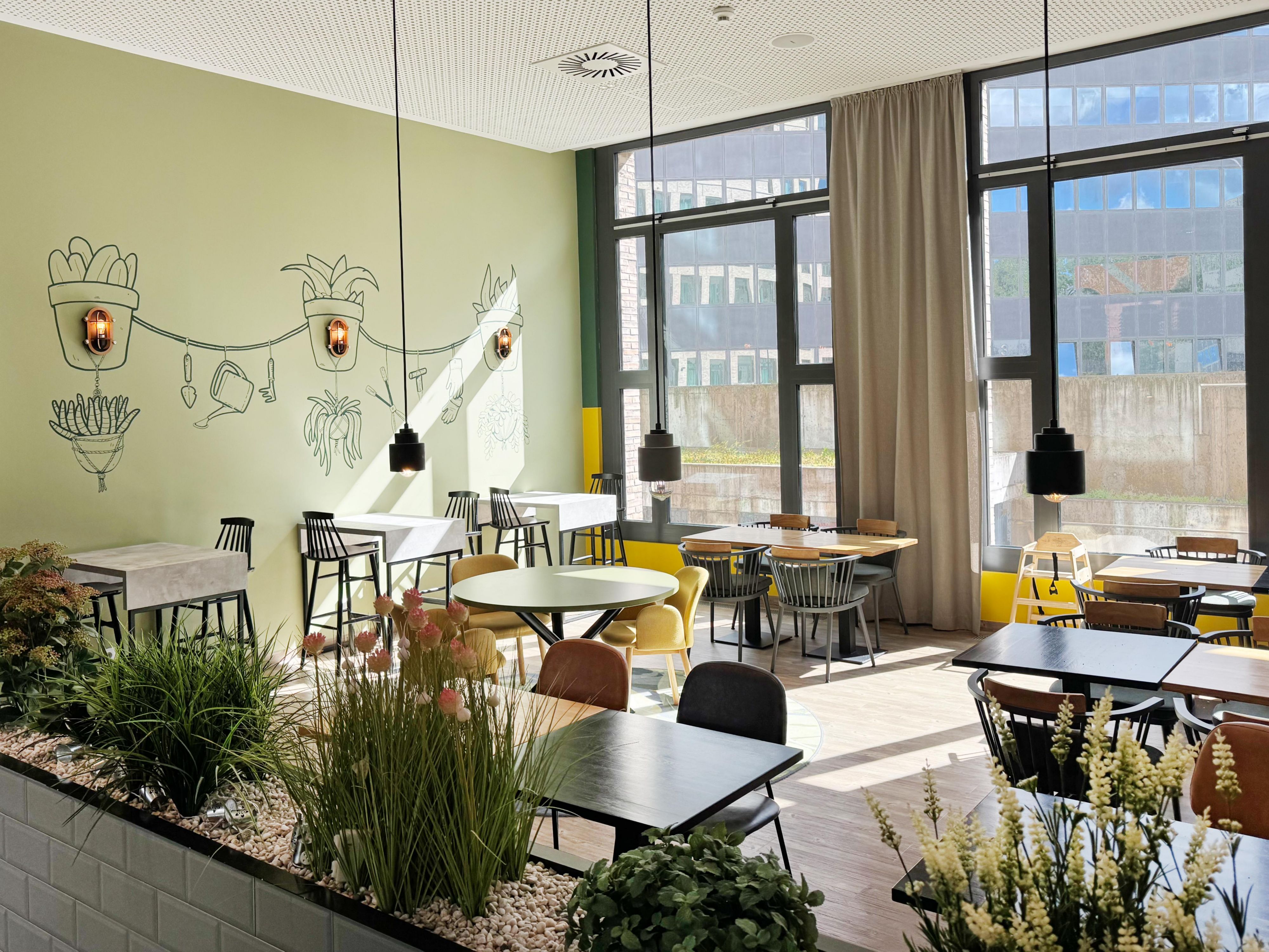 Start the new year relaxed: our breakfast will be available on January 1, 2026, from 7:00 a.m. to 12:30 p.m. Enjoy fresh food and a good start to 2026.