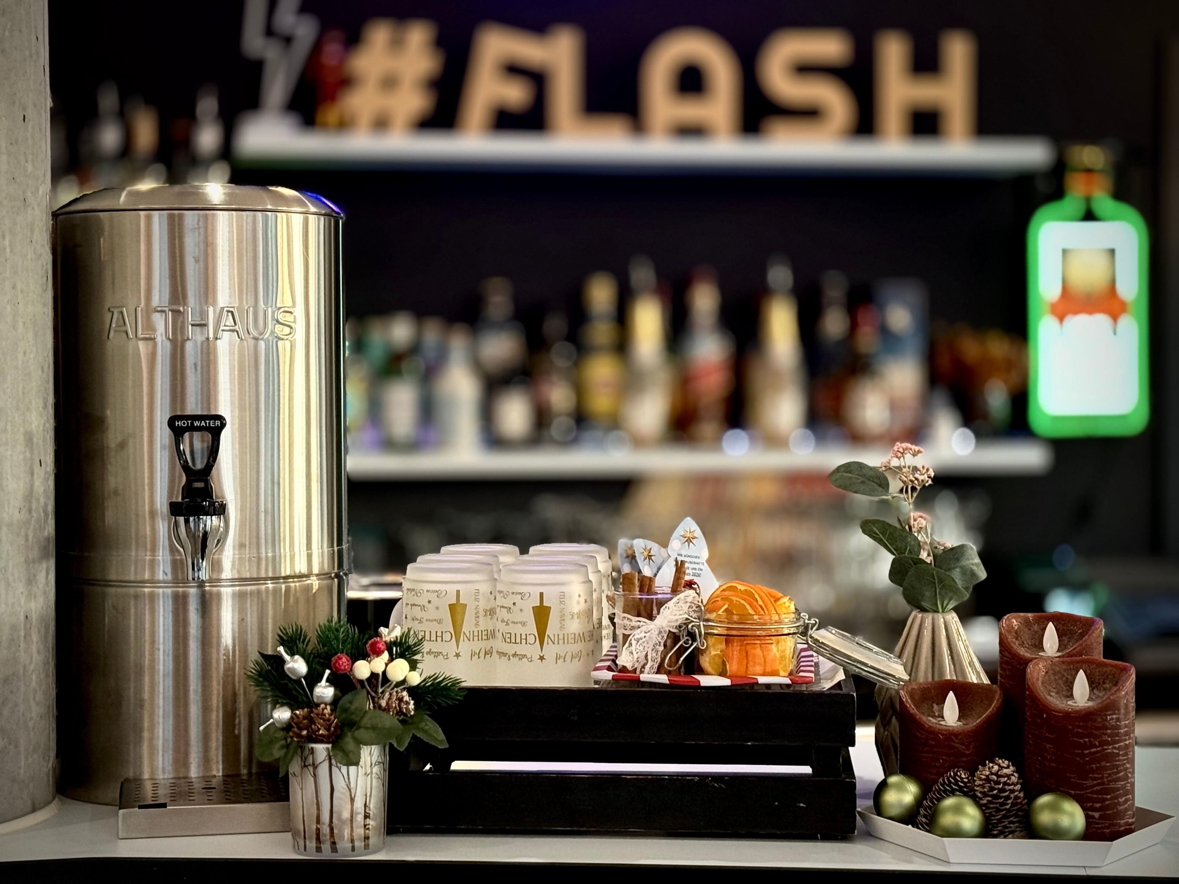 Get into the holiday spirit with our special Christmas Package, available from 21 November to 01 January 2026. Enjoy breakfast, a complimentary mulled wine at our bar, and a festive Christmas cup! It is a lovely keepsake to remember your stay while exploring Berlin’s Christmas markets. Click below to learn more and make your stay extra cosy!