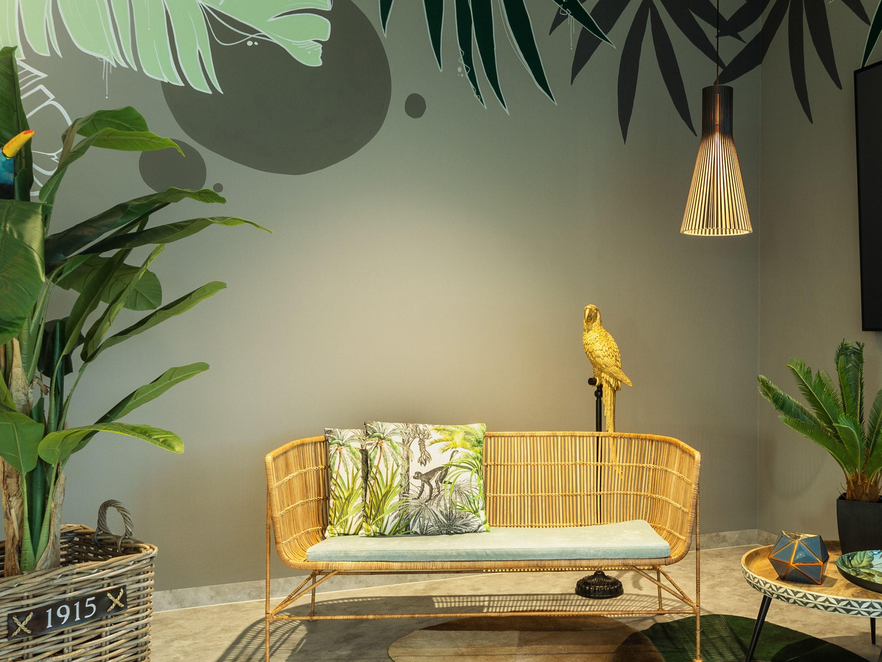 Immerse yourself in a tropical adventure in the middle of Bremen. Lovingly designed details and artistic animal illustrations by Davina Cochrane bring every room to life. From colorful parrots to curious monkeys - art and nature merge here to create a unique feel-good place. An inspiring paradise for explorers!