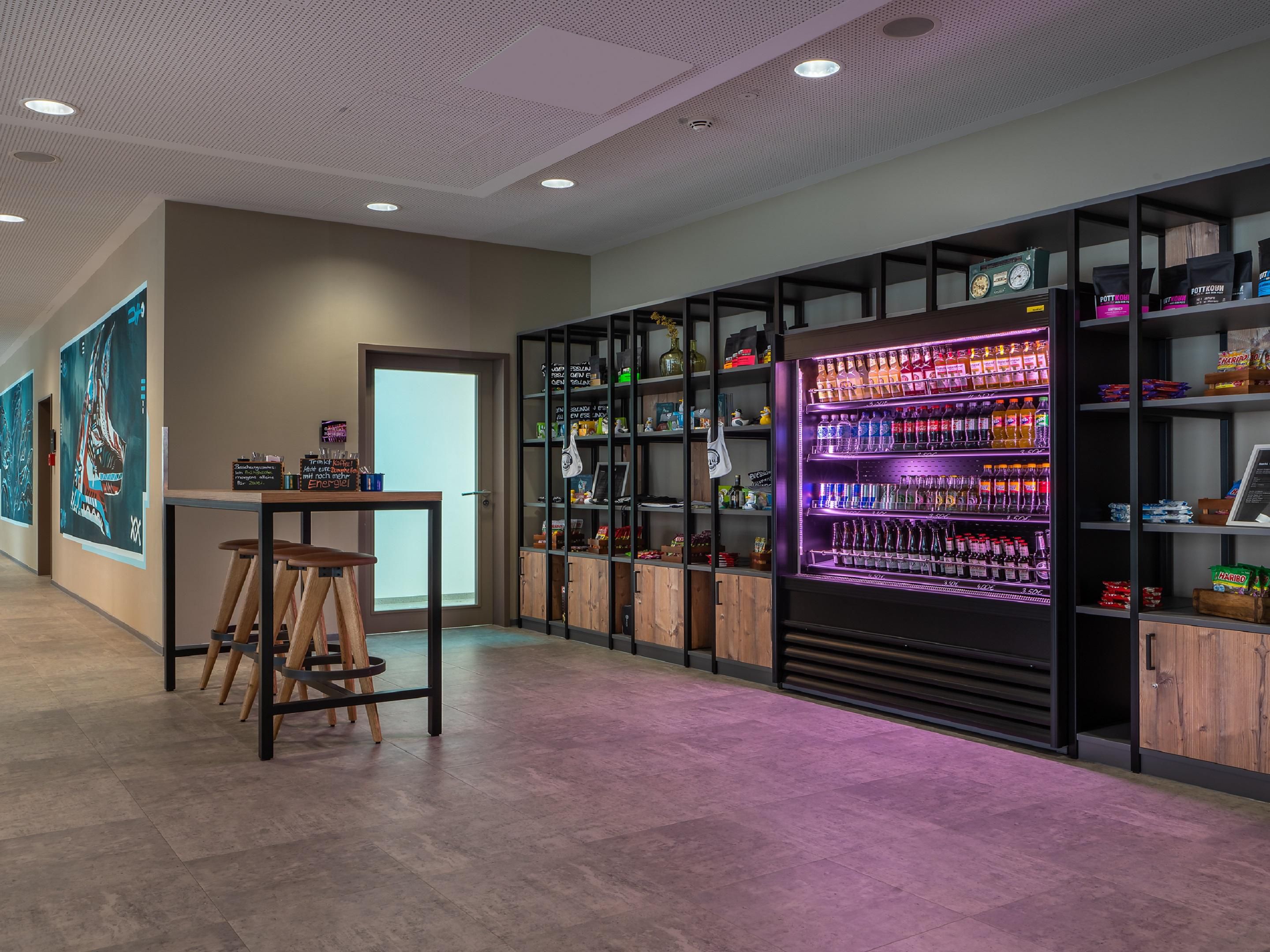 Holiday Inn - the niu, Timber Esslingen Gift Shop