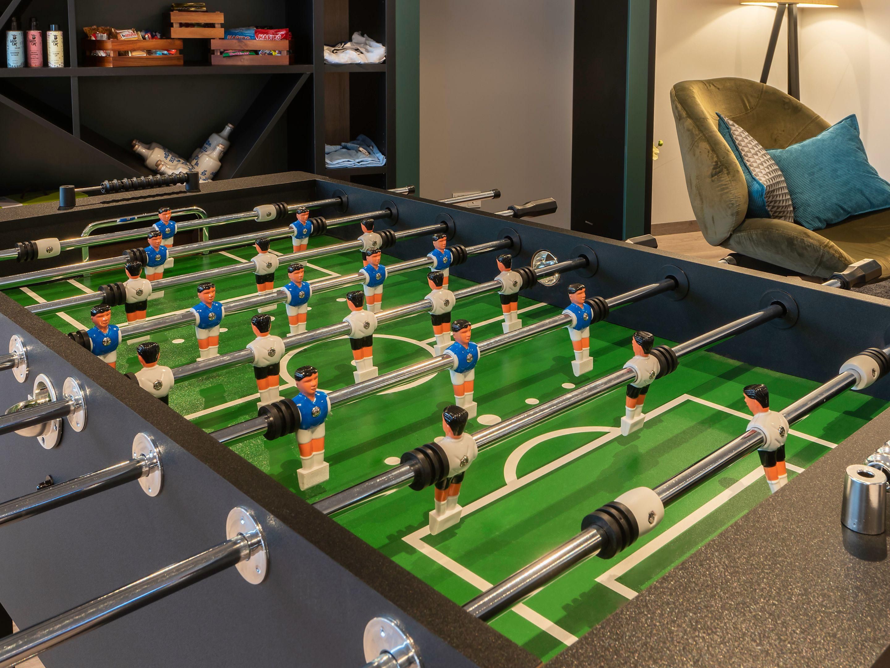 Our lobby is the perfect spot for meeting new people and spending time together with exciting games like foosball, giant Connect Four, and Jenga. The photo booth prints out your pictures, which you can then display on our photo wall. An ideal place for socializing and making memories.