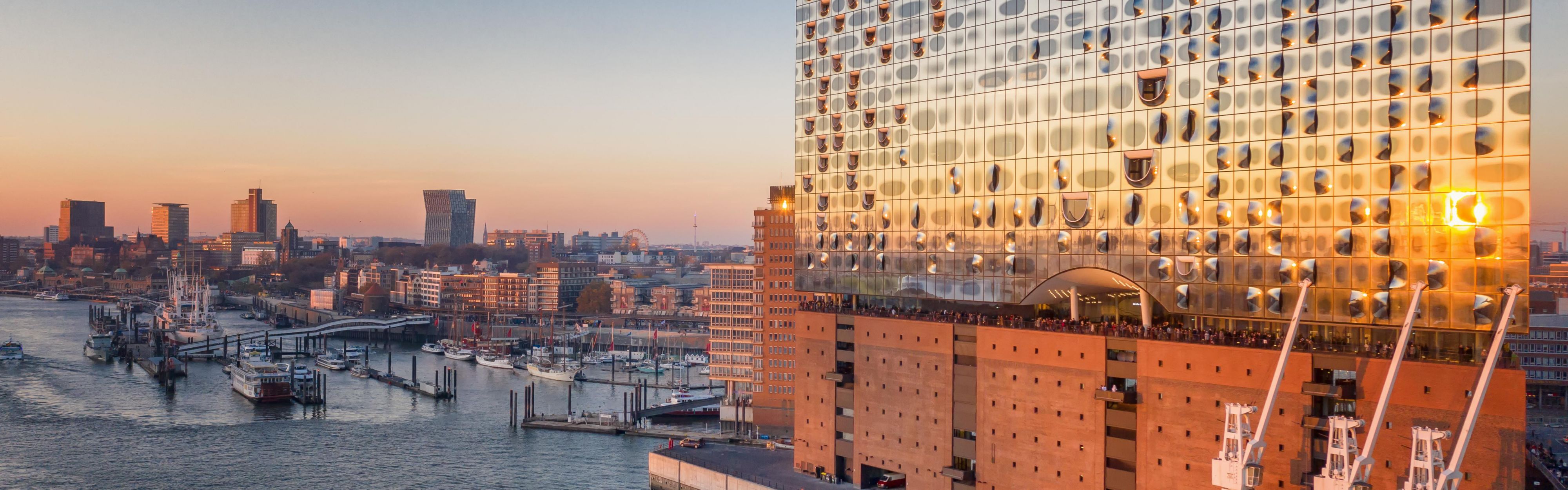 Perfectly located in Hamburg: visit the Elbphilharmonie at sunset
