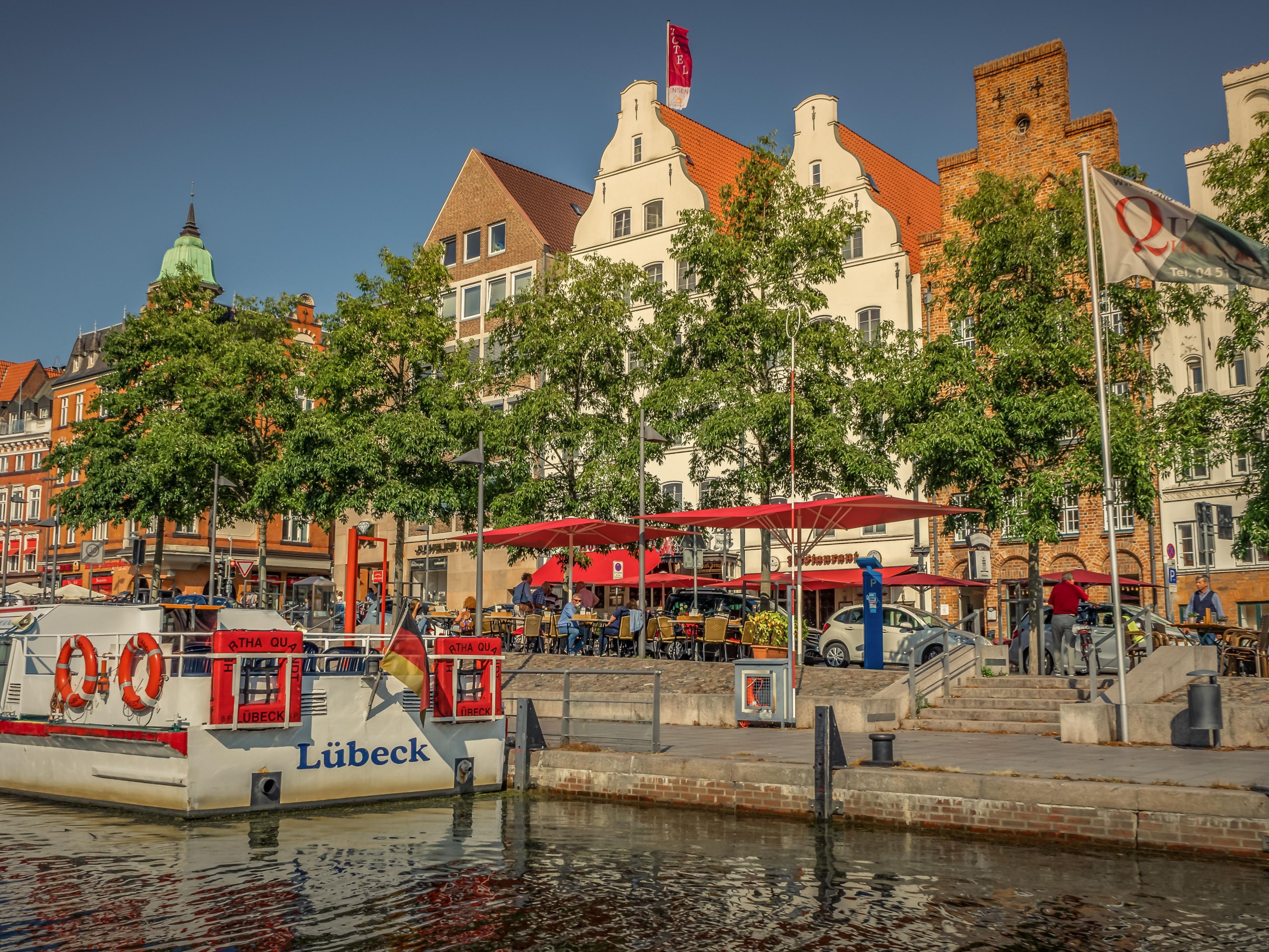 Step back in time on this guided walking tour through Lübeck’s UNESCO-listed Old Town. Starting at the iconic Holstentor, the route takes you past the historic salt warehouses, across the Trave River, and into the heart of the city. Marvel at Lübeck’s stunning Brick Gothic architecture and discover why it’s called the “City of Seven Spires.”