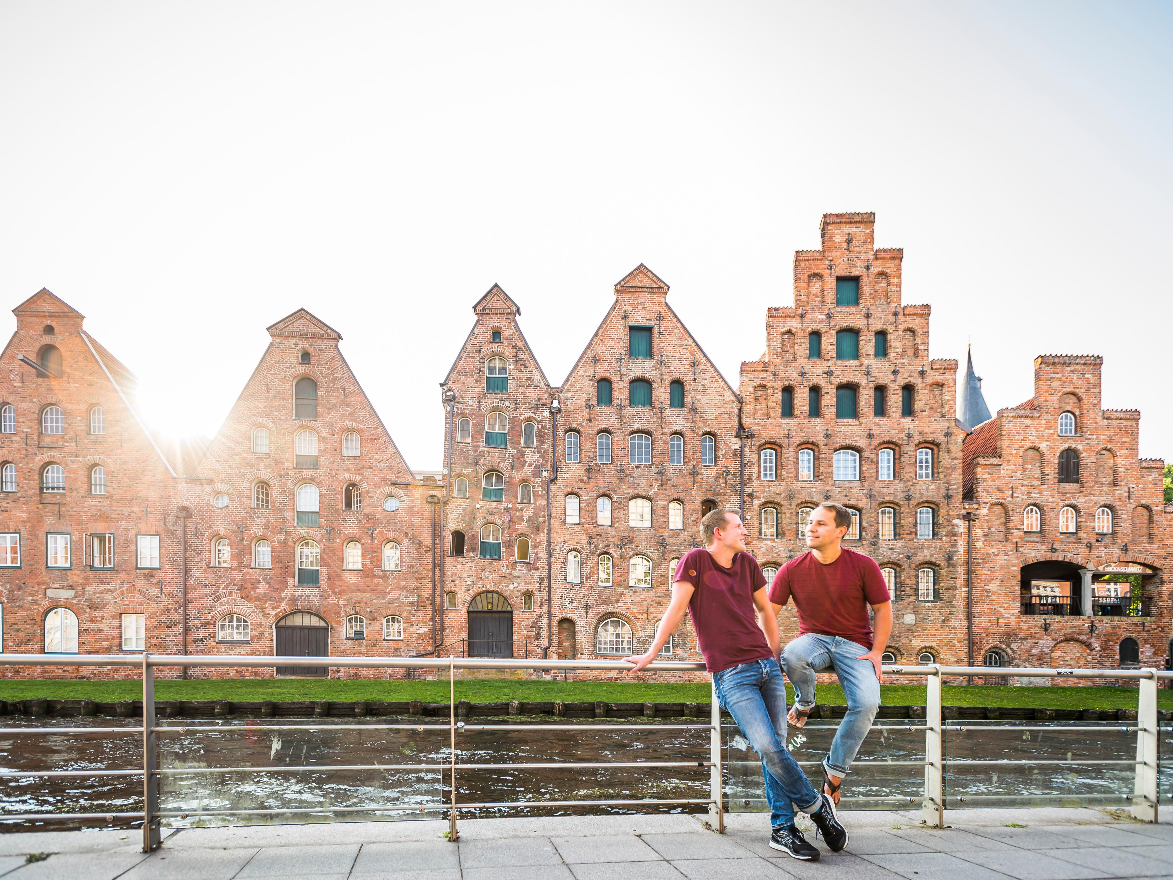 Treat yourself to a long weekend! Book three nights from Friday or Monday, enjoy daily breakfast and two drinks per person at our bar. The perfect getaway for two in Lübeck’s charming Old Town. Available for arrivals on Friday or Monday. Just choose the holiday package in the booking flow. (Image © LTM)