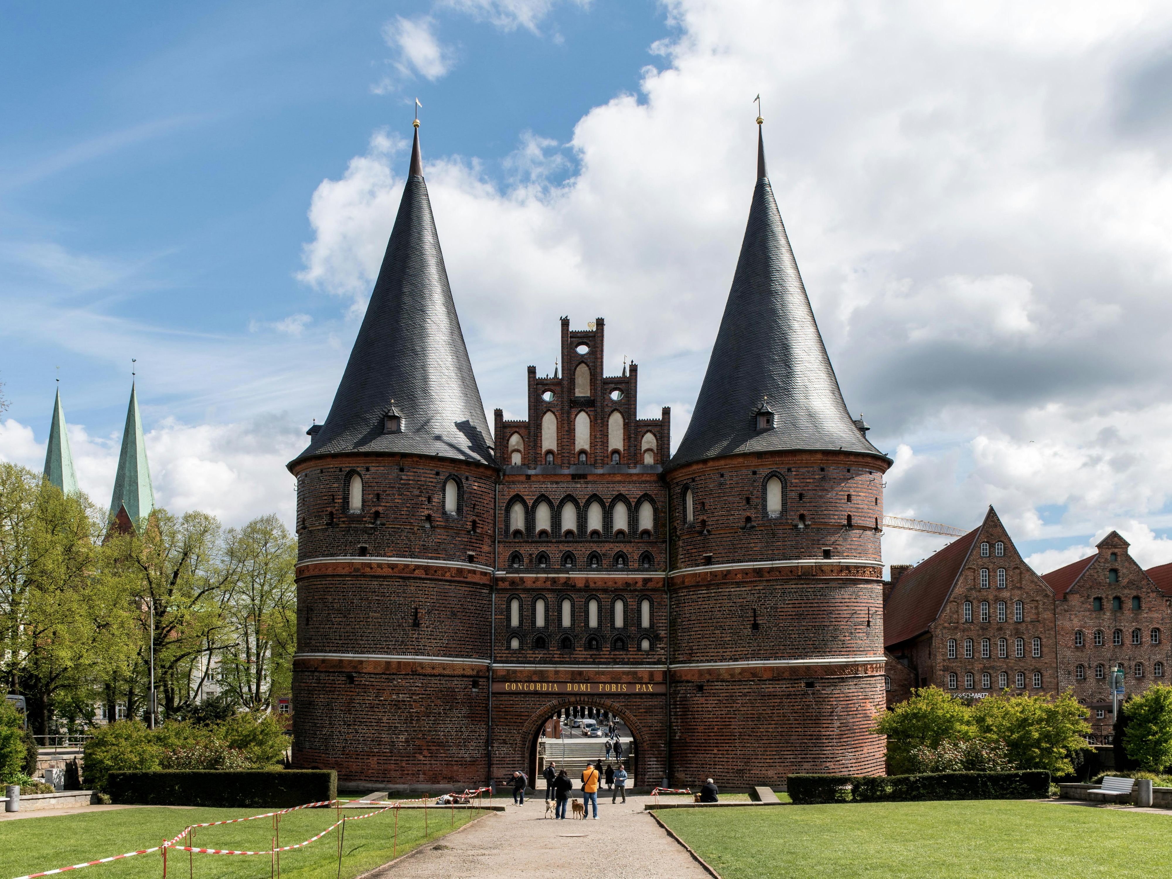Unlock Lübeck’s history and art with the Lübeck Day Pass. For just €12 (1 day) or €16 (2 days), you gain entry to all museums in the Lübeck Museum Association. From fascinating art collections to historic buildings, it’s the ideal package for culture lovers—or a cosy plan for a cold or rainy day during your weekend getaway.