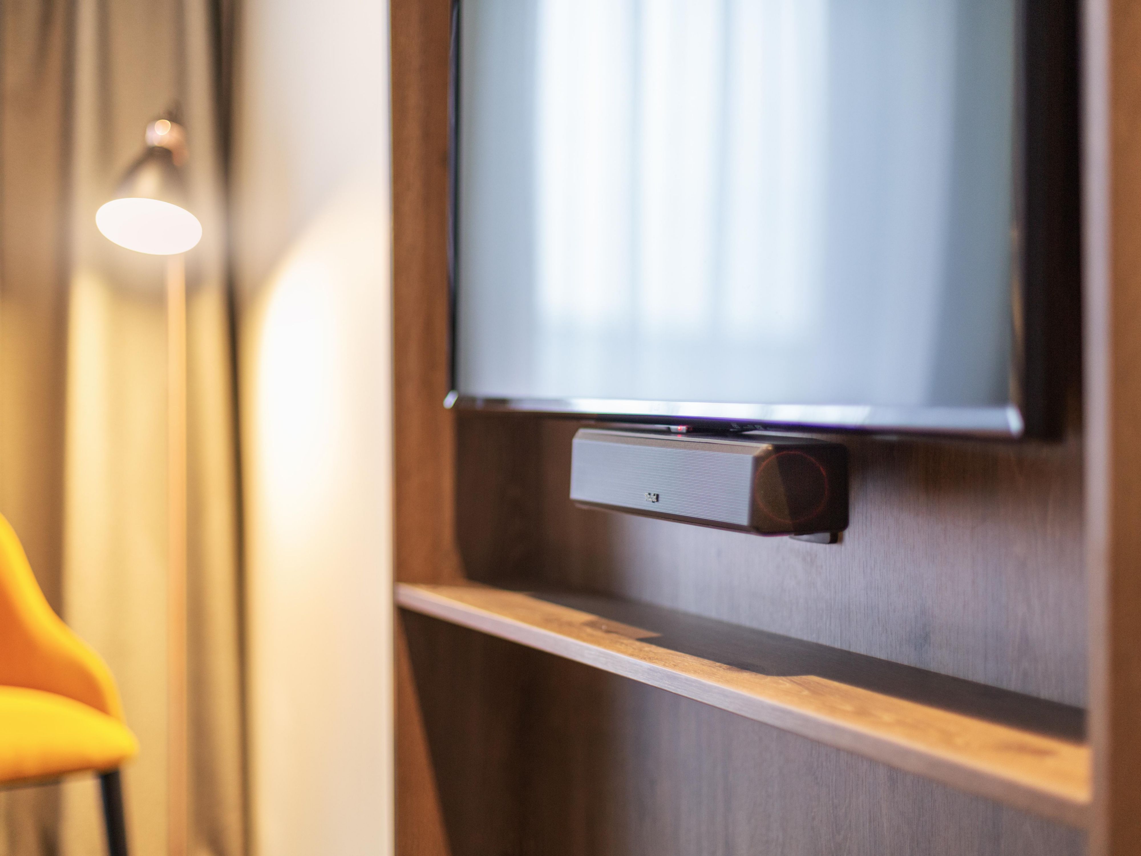 Love to wake up to your favorite music or the latest news? At Holiday Inn - the niu, Loom Manchester North, you can easily connect your smartphone to the modern sound system in your room. Whether it’s your personal playlist or current headlines, start your day in Manchester the way you like it best.