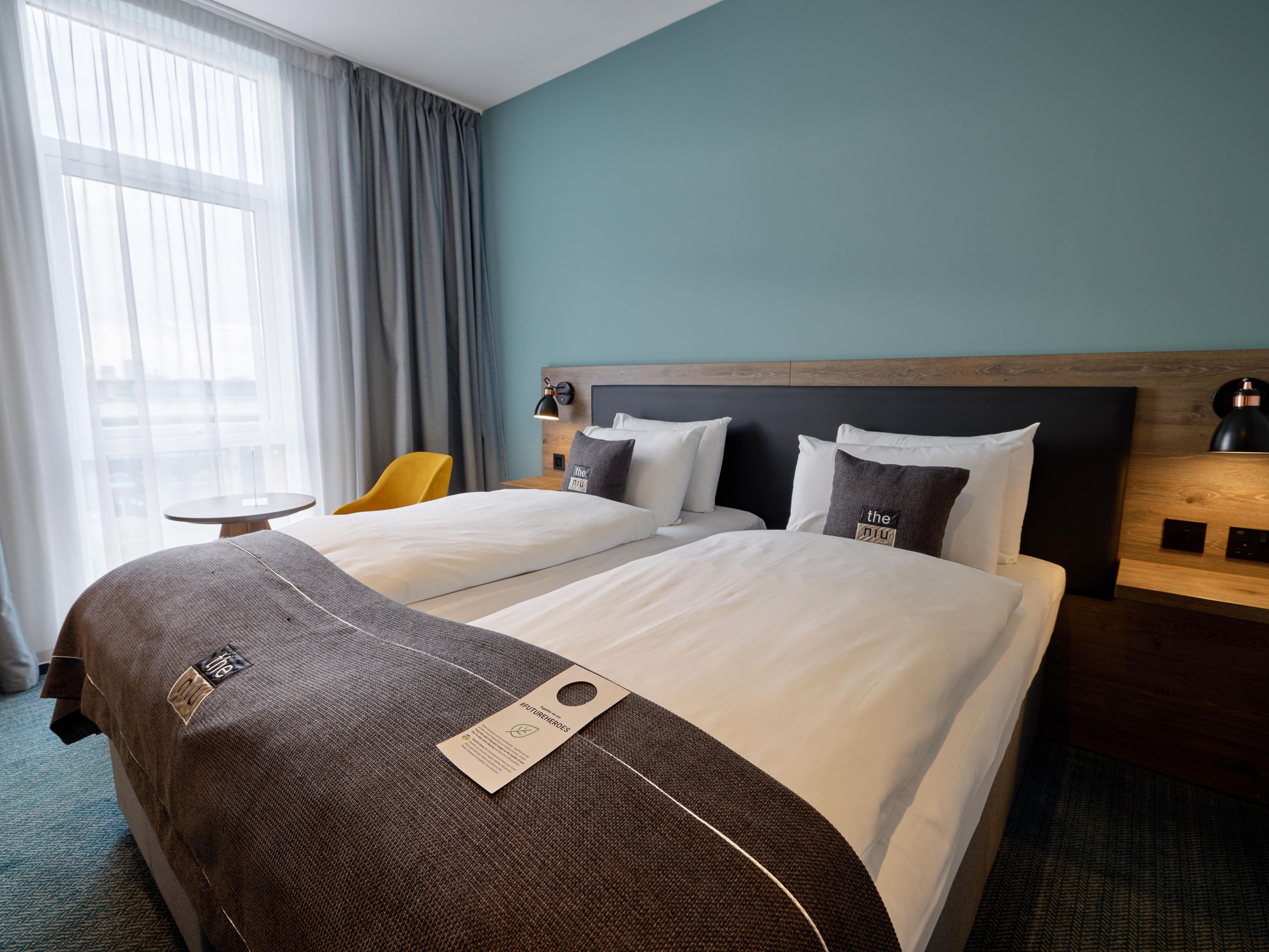 Discover Manchester’s festive markets, historic streets, and welcoming pubs. With our Stay Longer, Pay Less offer, you can save up to 30% on stays of 3 nights or more on our flexible bed & breakfast rate. So extend your stay now and experience the city’s festive winter atmosphere!