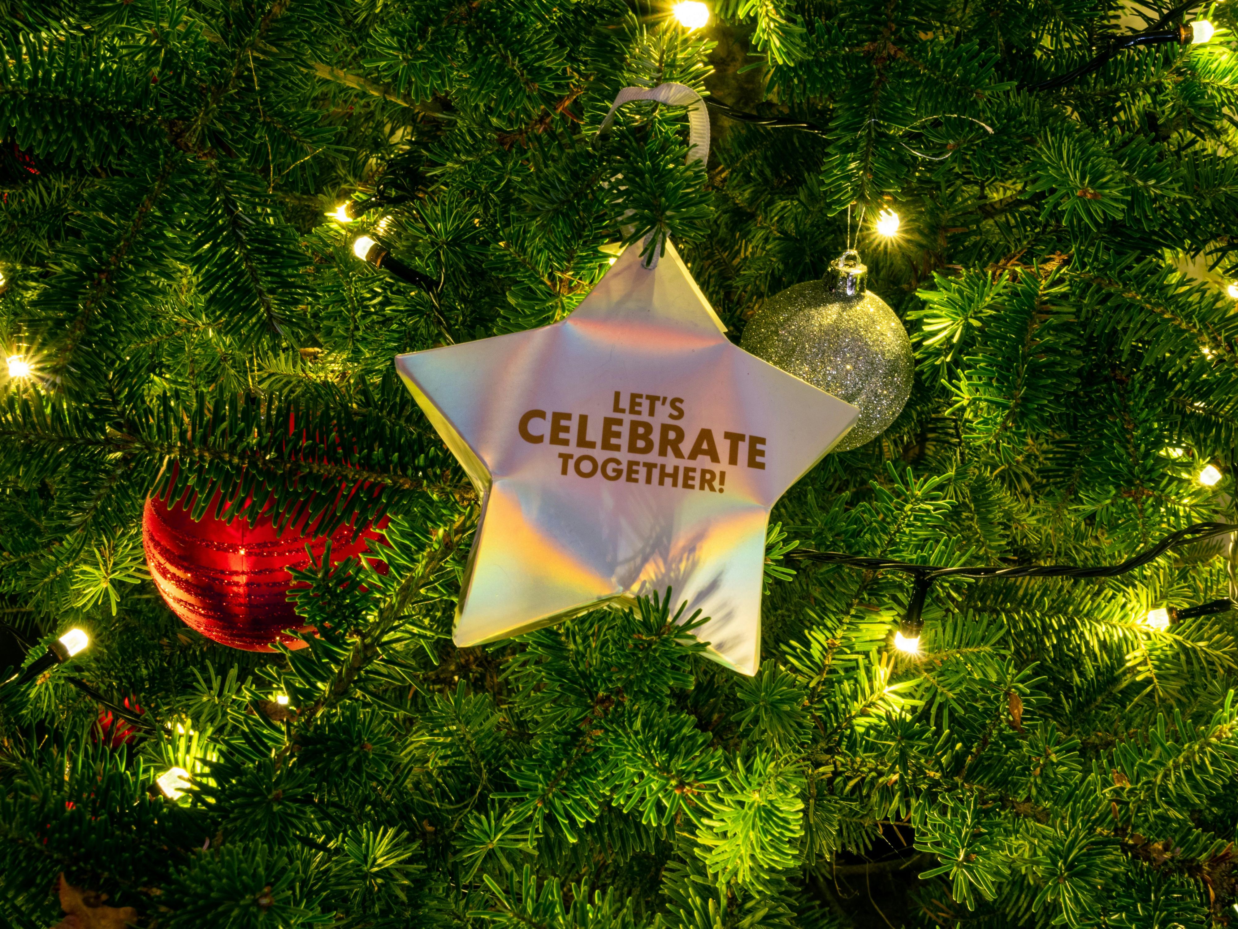 On our way to Christmas, we have a special December activation for you! From 1–24 December, arriving guests enjoy mulled wine and mince pies, plus a Christmas raffle with daily prizes. From free pool games and bottles of wine to mystery gifts, hampers, pamper packs, or even a complimentary 2026 stay — 24 main prizes, but every ticket wins!