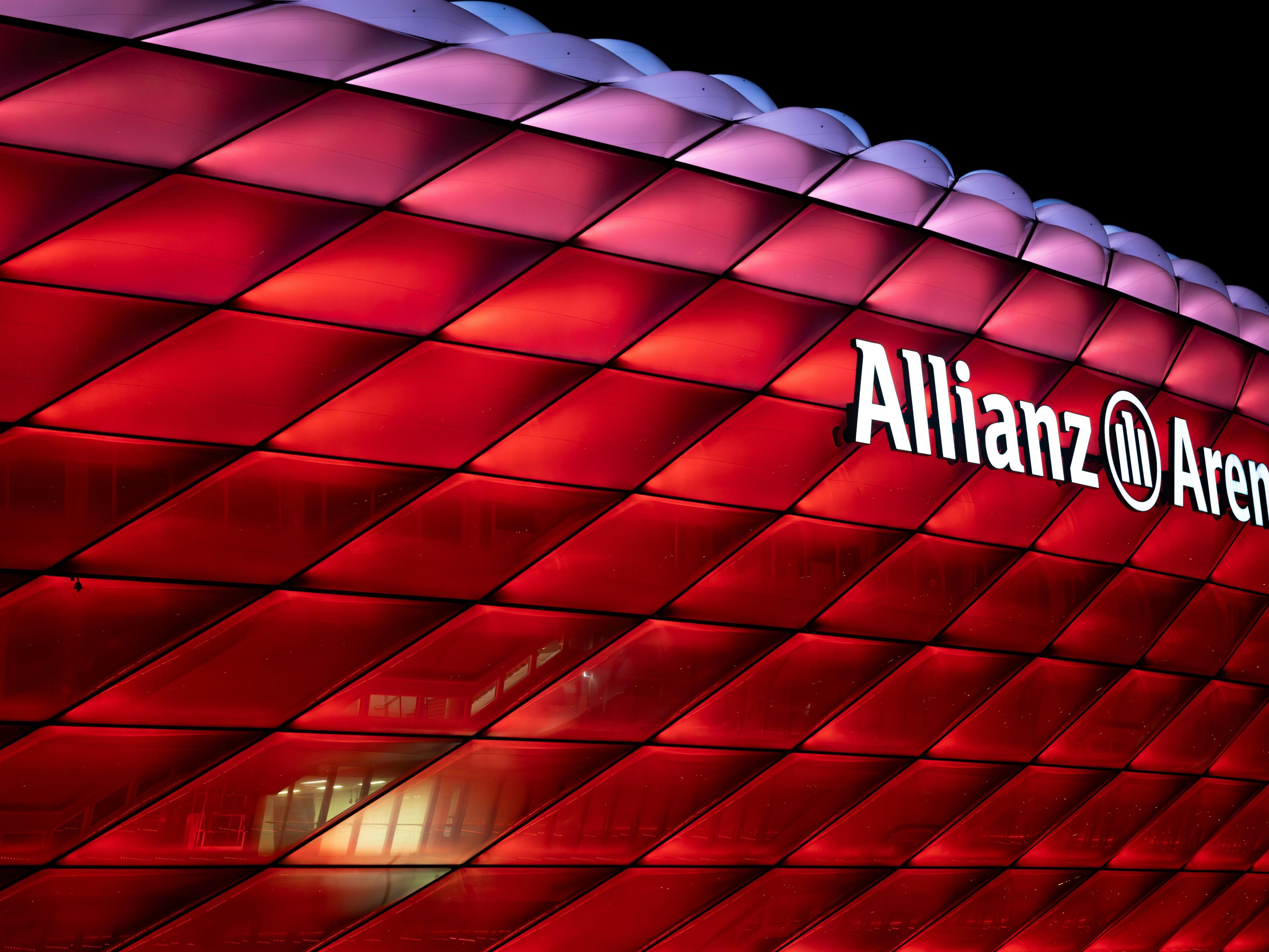 Enjoy the perfect hotel location, just a short walk from Olympiapark for concerts and events. Munich city centre is easily accessible by public transport. Allianz Arena, home of FC Bayern Munich, is also within easy reach. Ideal for city breaks, events, and football fans!