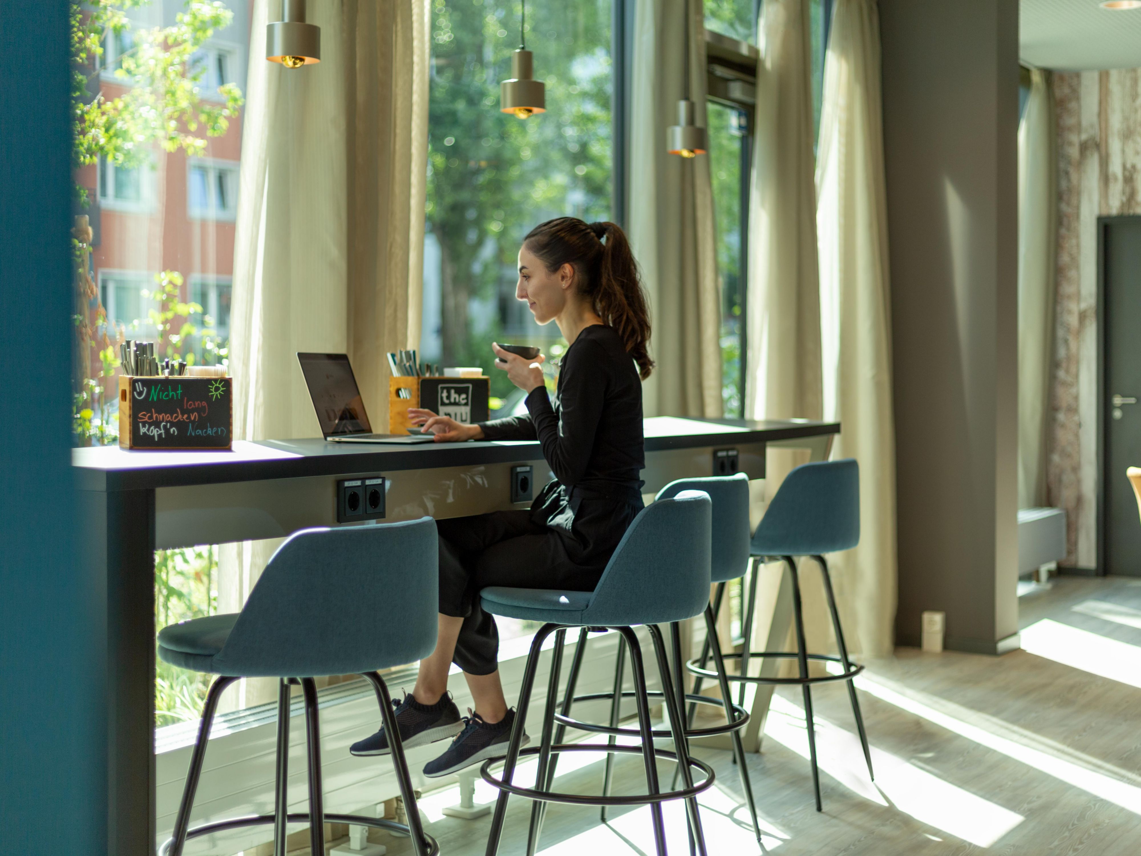 Discover your comfort space for relaxing, working, or networking – bright, cosy, and fully equipped with USB ports, power outlets, and free Wi-Fi. Enjoy daily housekeeping, on-site dining, smoke-free rooms, parking facilities, and pet-friendly comfort in a stylish setting.