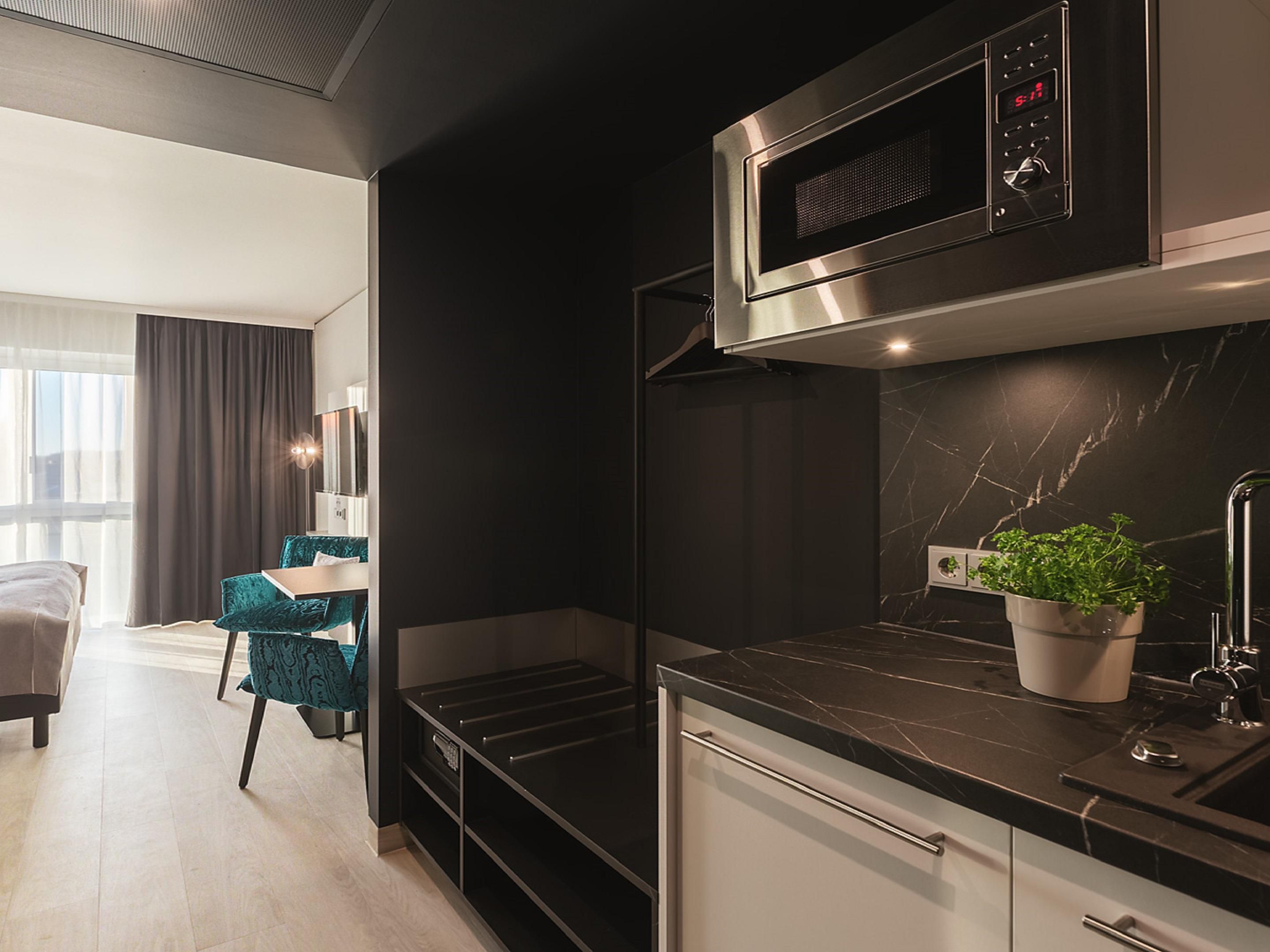 Experience the ultimate in convenience and comfort with our thoughtfully designed rooms, each featuring a convenient kitchenette equipped with a microwave and fridge. Whether you're preparing a quick snack or storing your favorite beverages, we've got you covered. Need a kettle or dishes? Just ask at reception, and we'll be happy to assist!