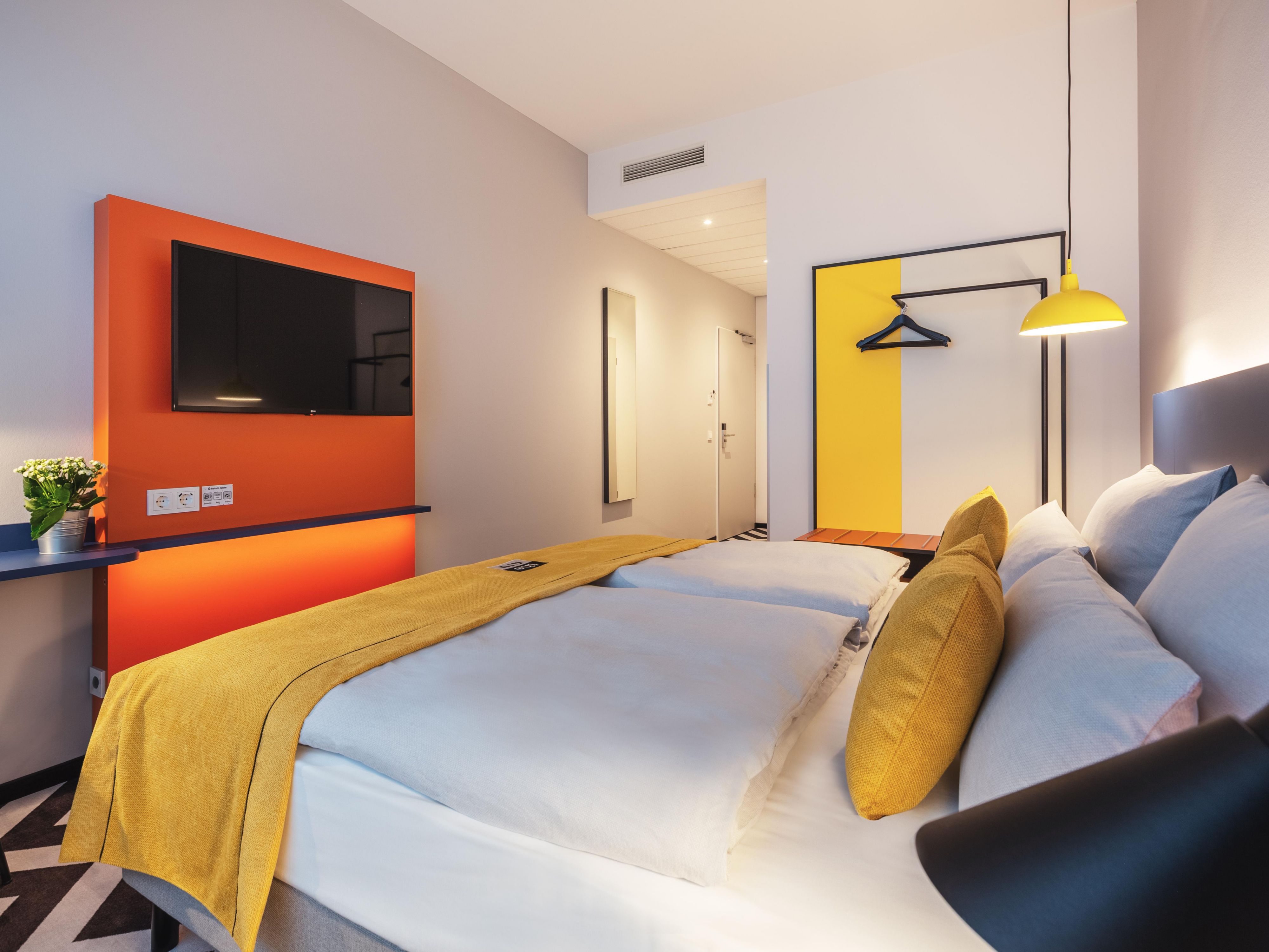 Start your day the way you want: Listen to your favorite radio station, your personal playlist or the latest news in the morning. Simply connect your smartphone to the invisible sound system in your room and enjoy your individual wake-up routine. With us, every morning is a pleasure - and not just because it's a vacation!