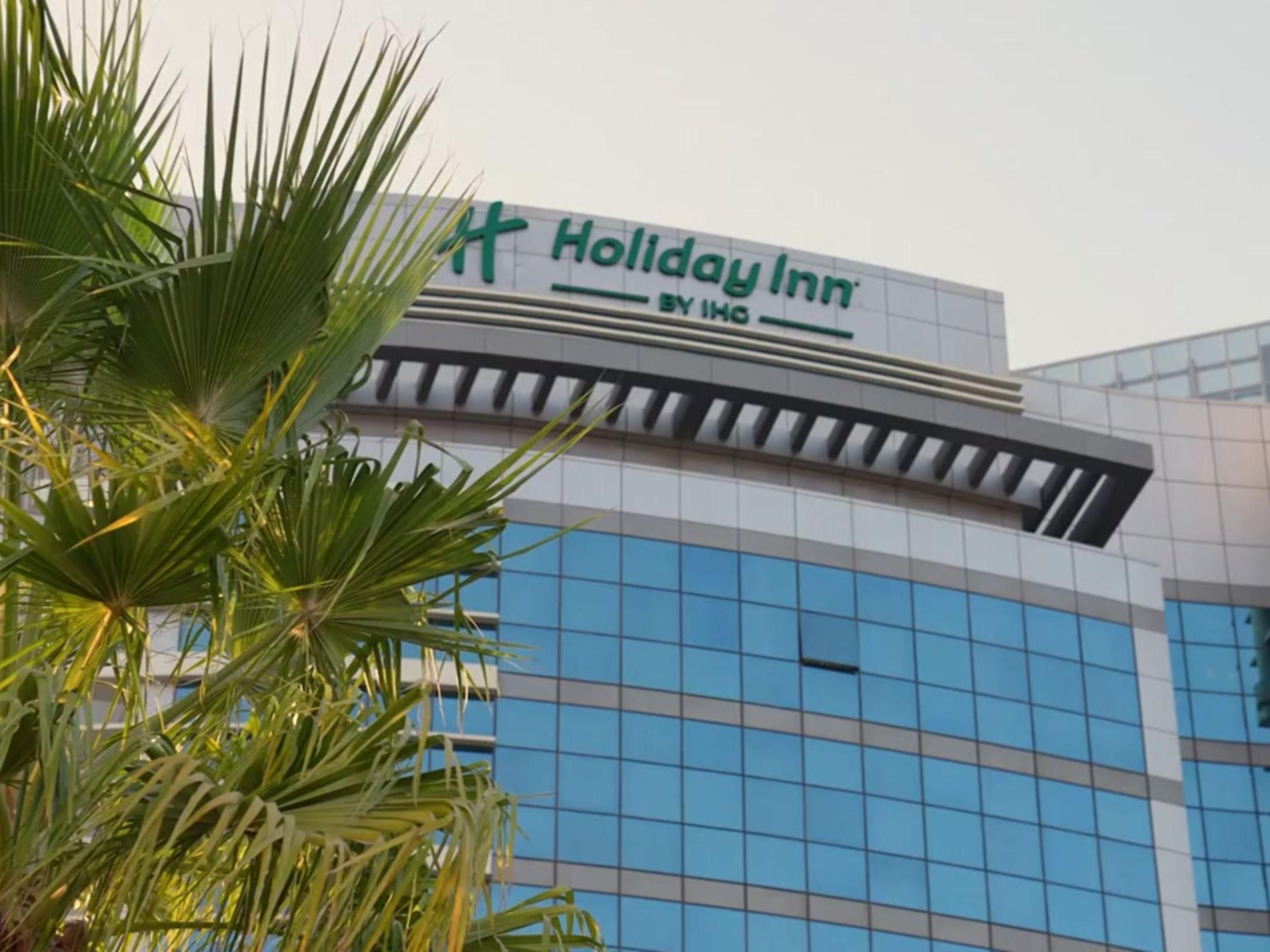 Holiday Inn Abu Dhabi is just 5 minutes away from ADNEC, making it the perfect stay for major events like IDEX, ADIPEC, and more. Whether you're attending exhibitions, conferences, or trade shows, enjoy a comfortable stay, great dining options, and easy access to all the action. Ideal for both business and leisure travelers.