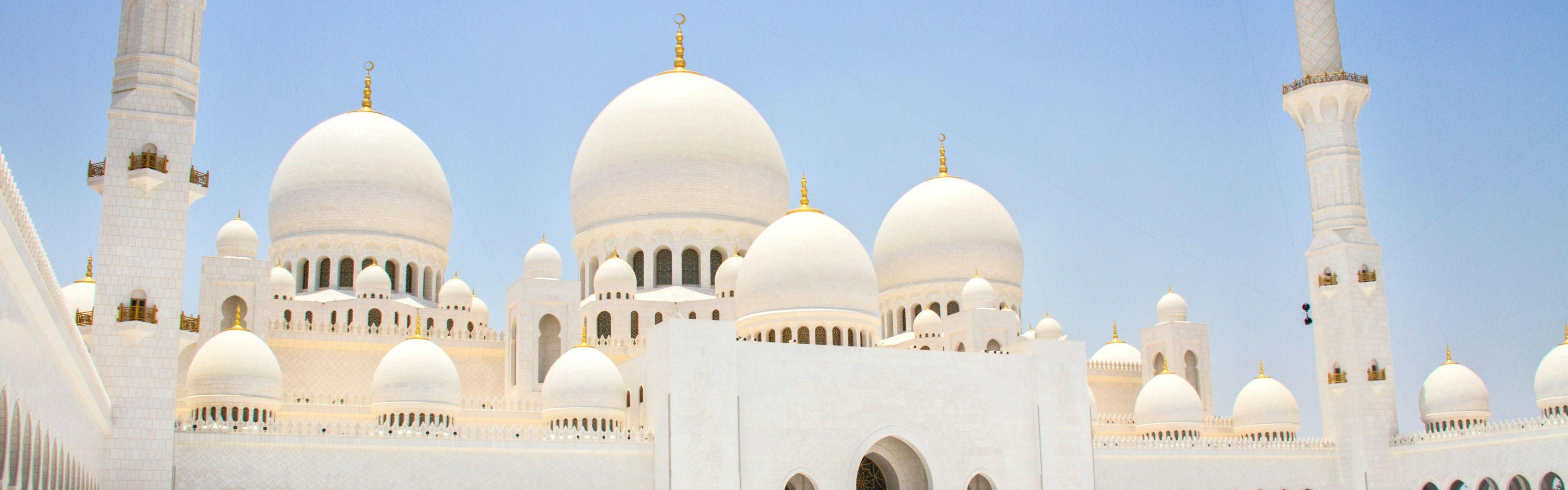 Our hotel is located near Sheikh Zayed grand Mosque