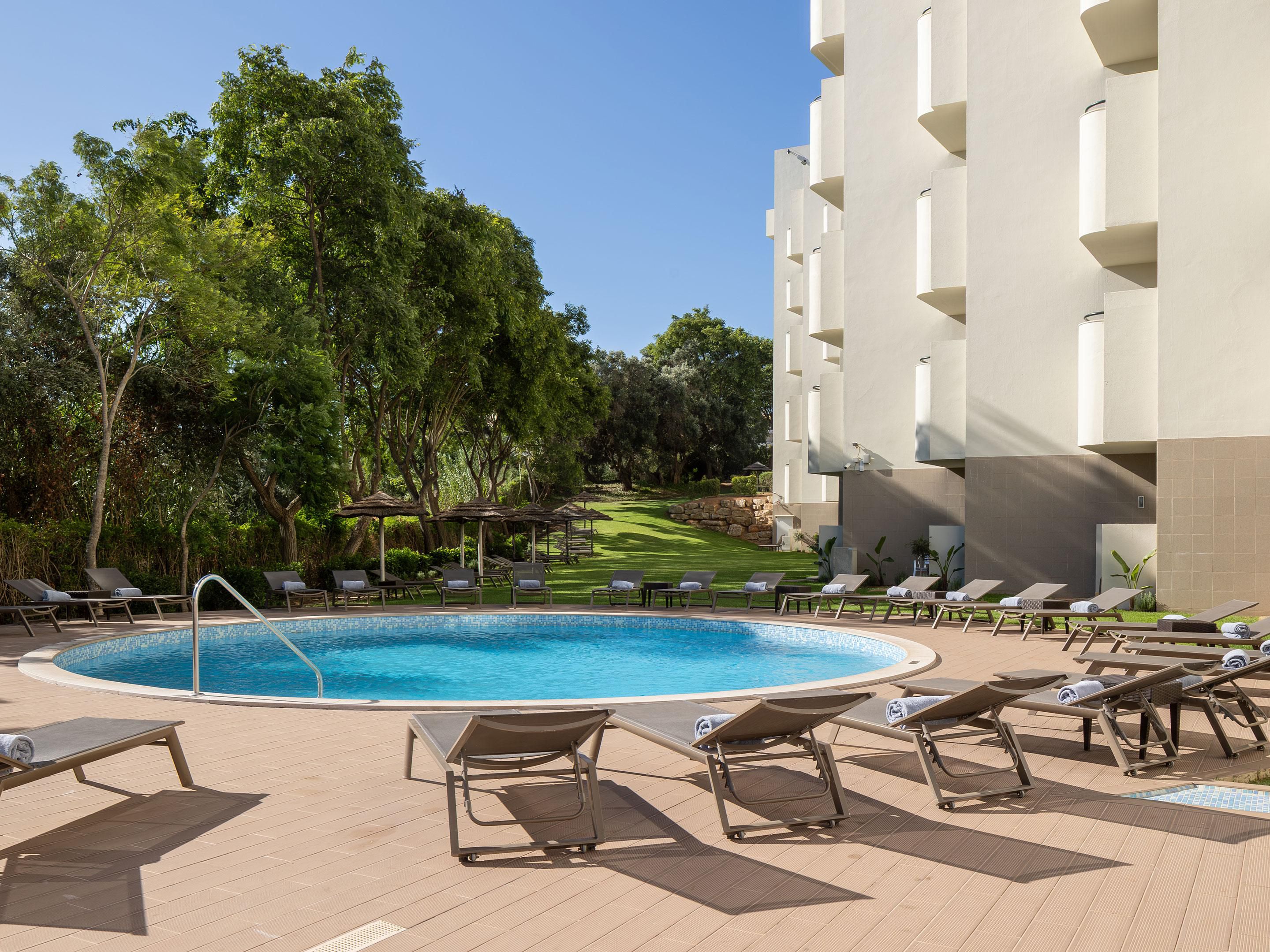 At our hotel, wellness and fun go hand in hand. Relax in the outdoor pools with cocktail and snack bar, perfect for sunny days, or enjoy the heated indoor pool, open all year and free of charge. Complete the experience at our Fitness & Wellness Center, featuring a fully equipped gym, sauna, and Turkish bath.