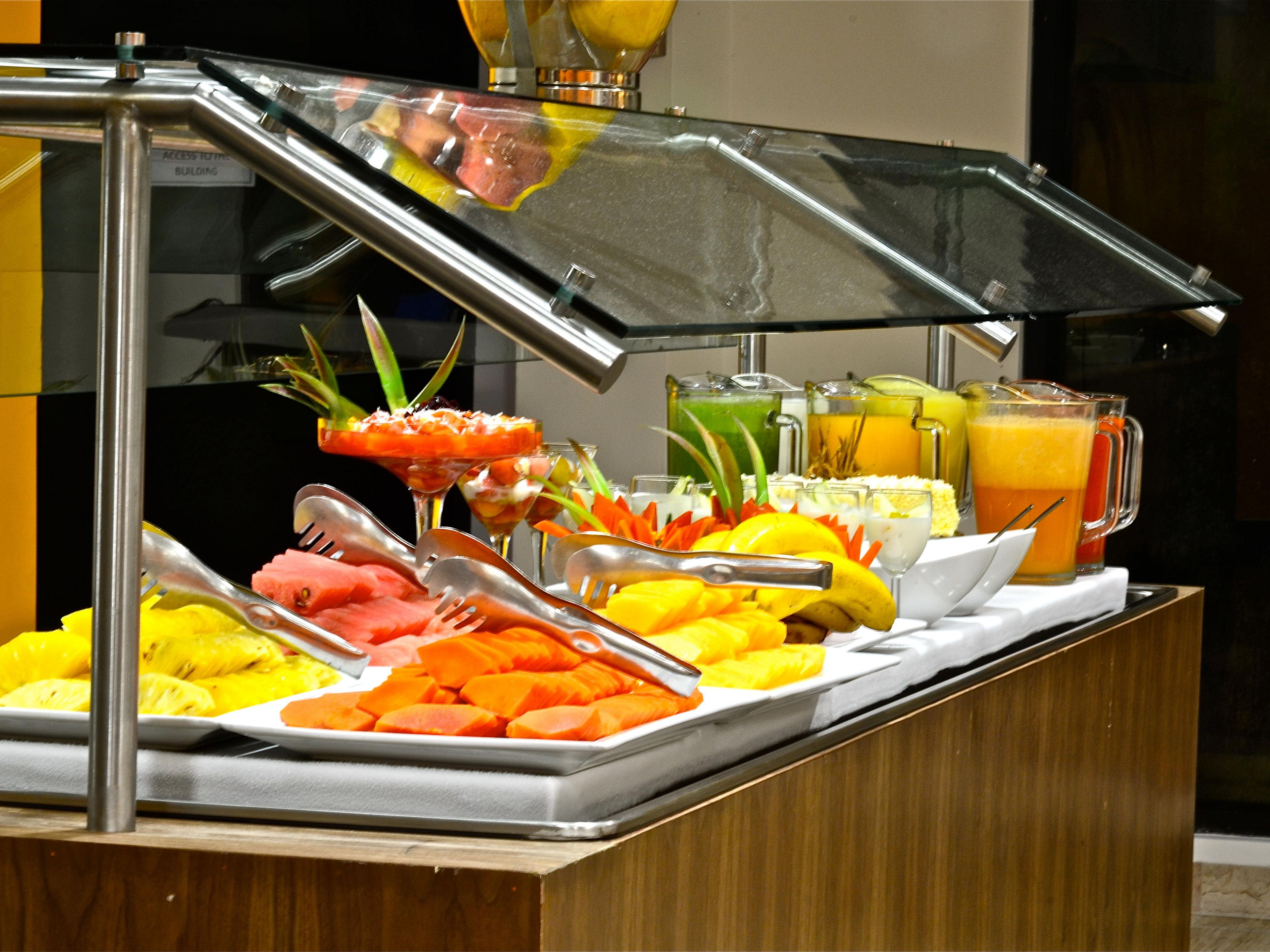 Nuestro restaurante cuenta con un amplio y variado menú, así como también contamos con amplia experiencia y flexibilidad  en menús para huéspedes de larga estancia con proyectos en la zona.