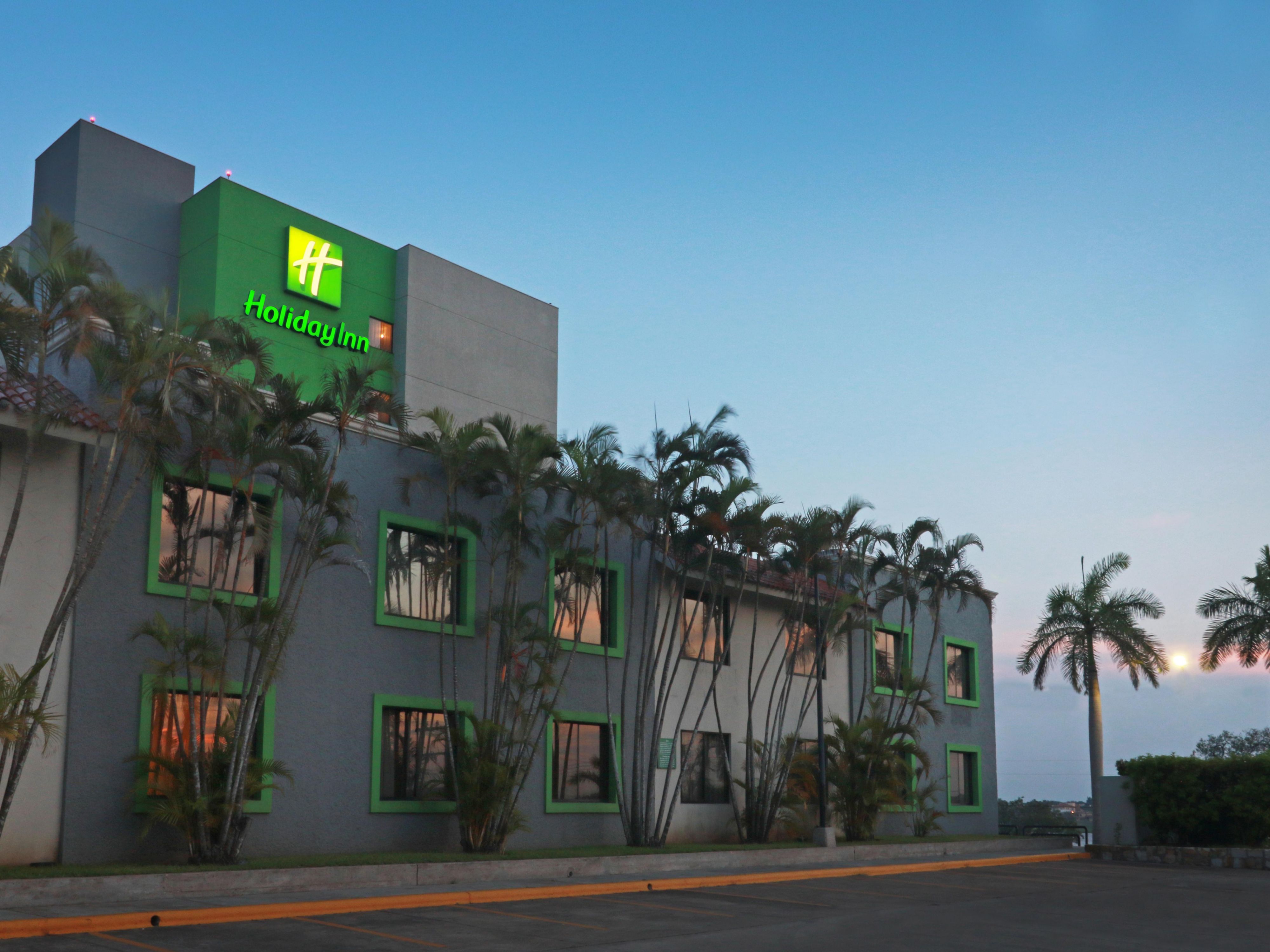 En Holiday Inn Altamira contamos con transportación disponible y previamente reservada del aeropuerto al hotel y del hotel al aeropuerto, a la zona industrial en Altamira y a la zona comercial en Tampico y sus principales comercios y tiendas departamentales