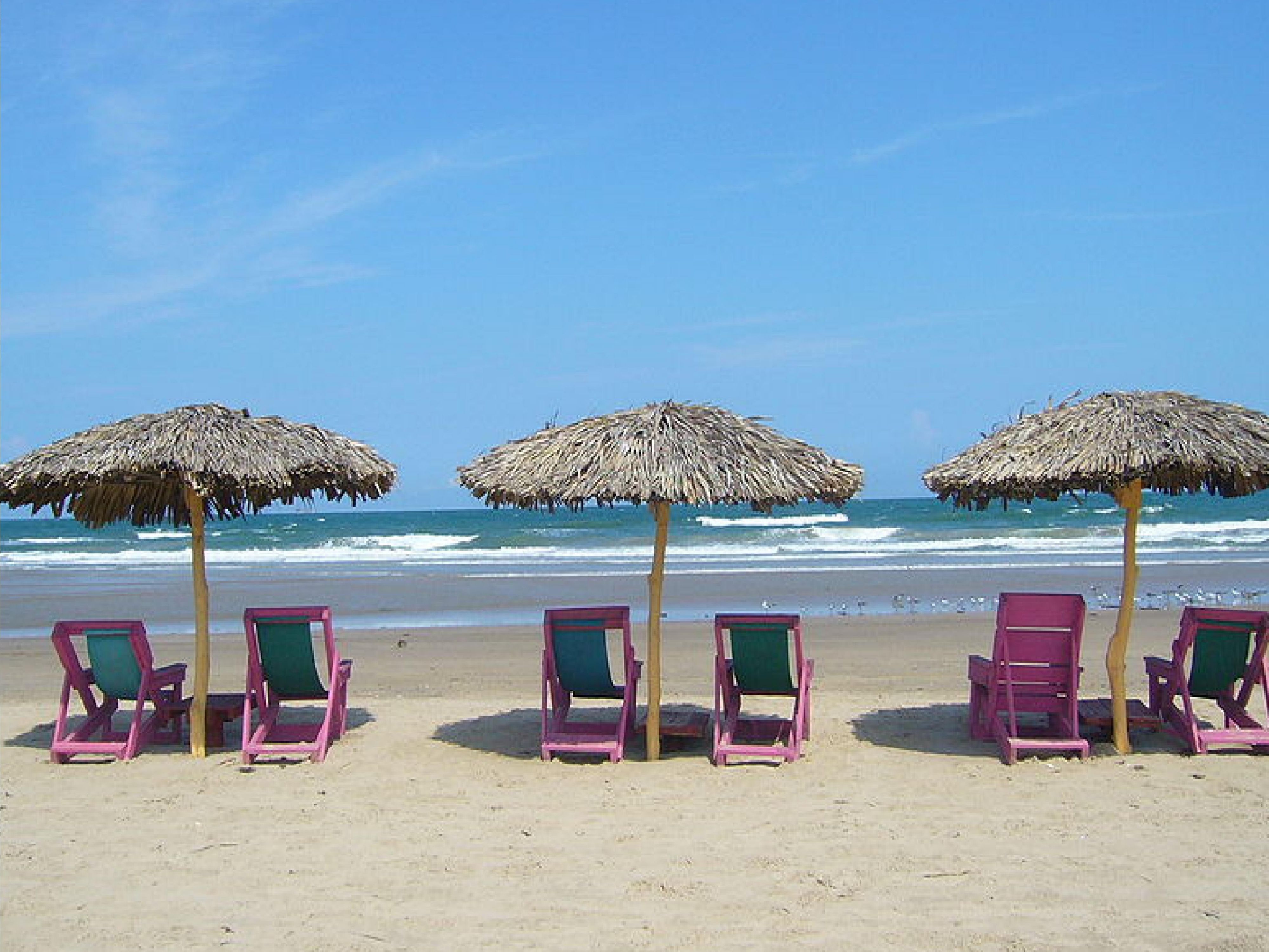 A tan solo 25 minutos con un acotamiento rápido que evita atravesar la ciudad estarás llegando a Playa Miramar, uno de los  más invaluables recursos naturales de la zona. La transportación del Hotel puede programarse con anticipación para que pueda llevar al huésped. 