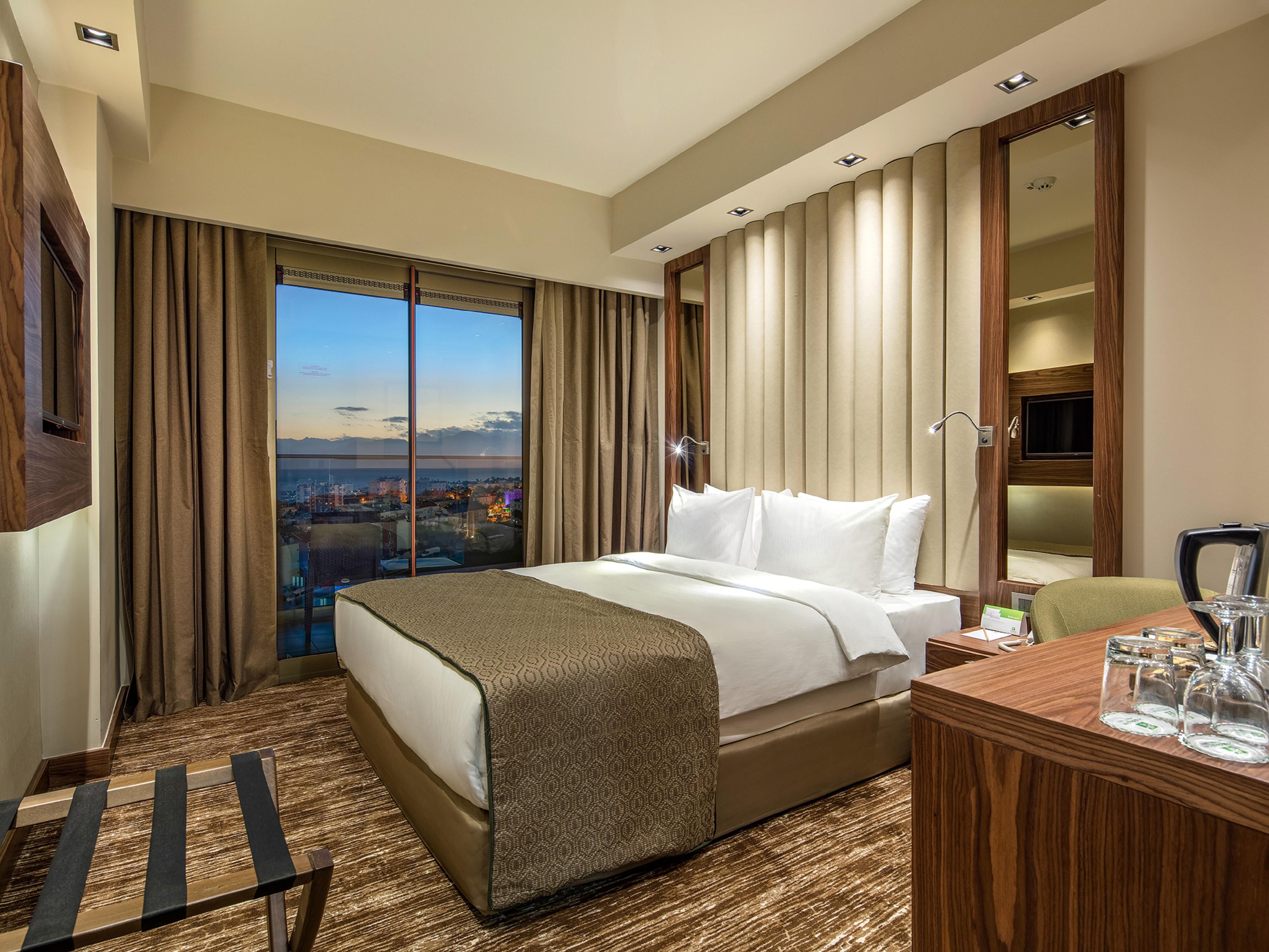 A relaxing guest room at Holiday Inn Antalya Lara