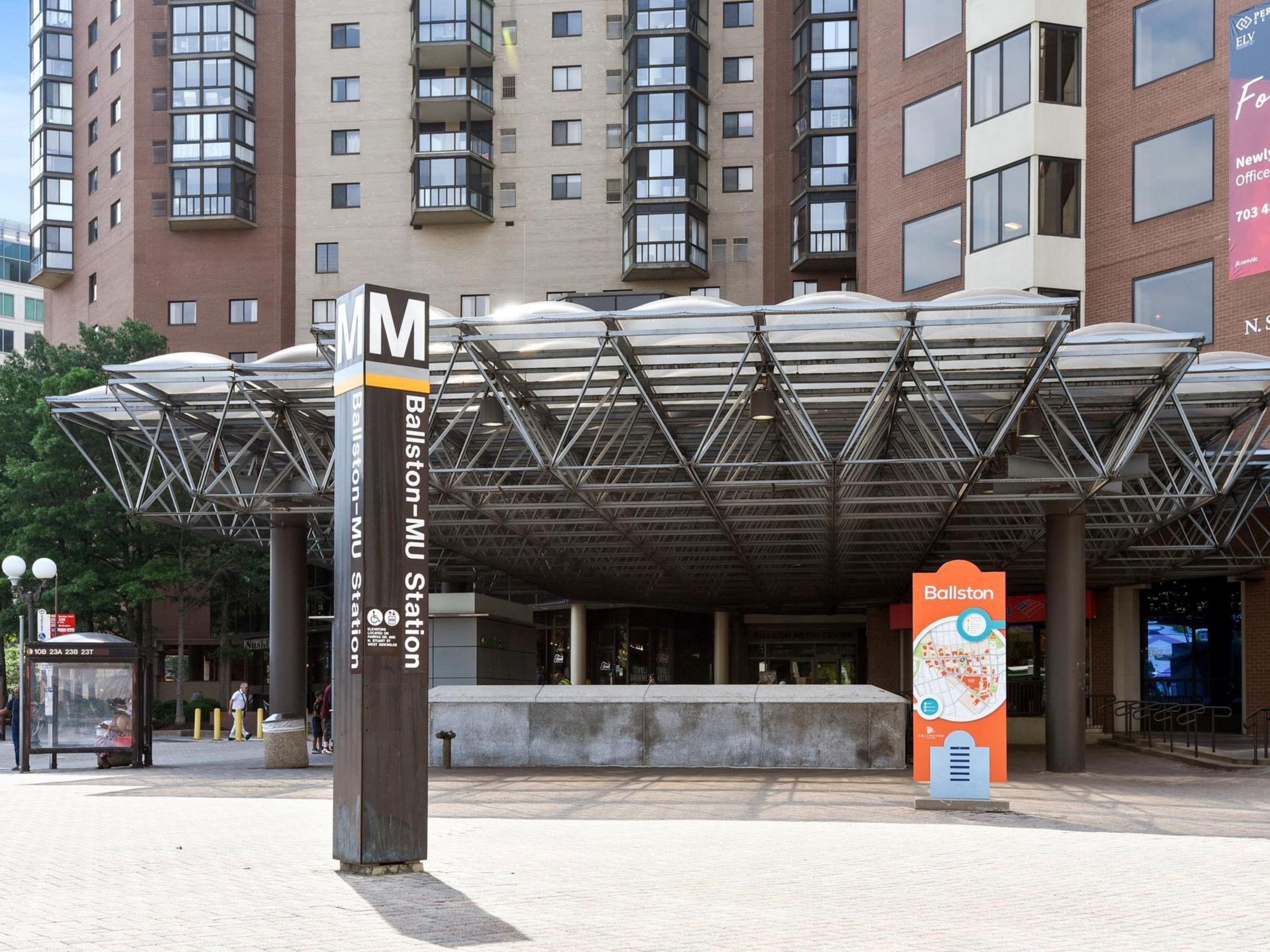 The Holiday Inn Arlington at Ballston is conveniently located 3 blocks from the Ballston-MU Metro (orange/silver line). 