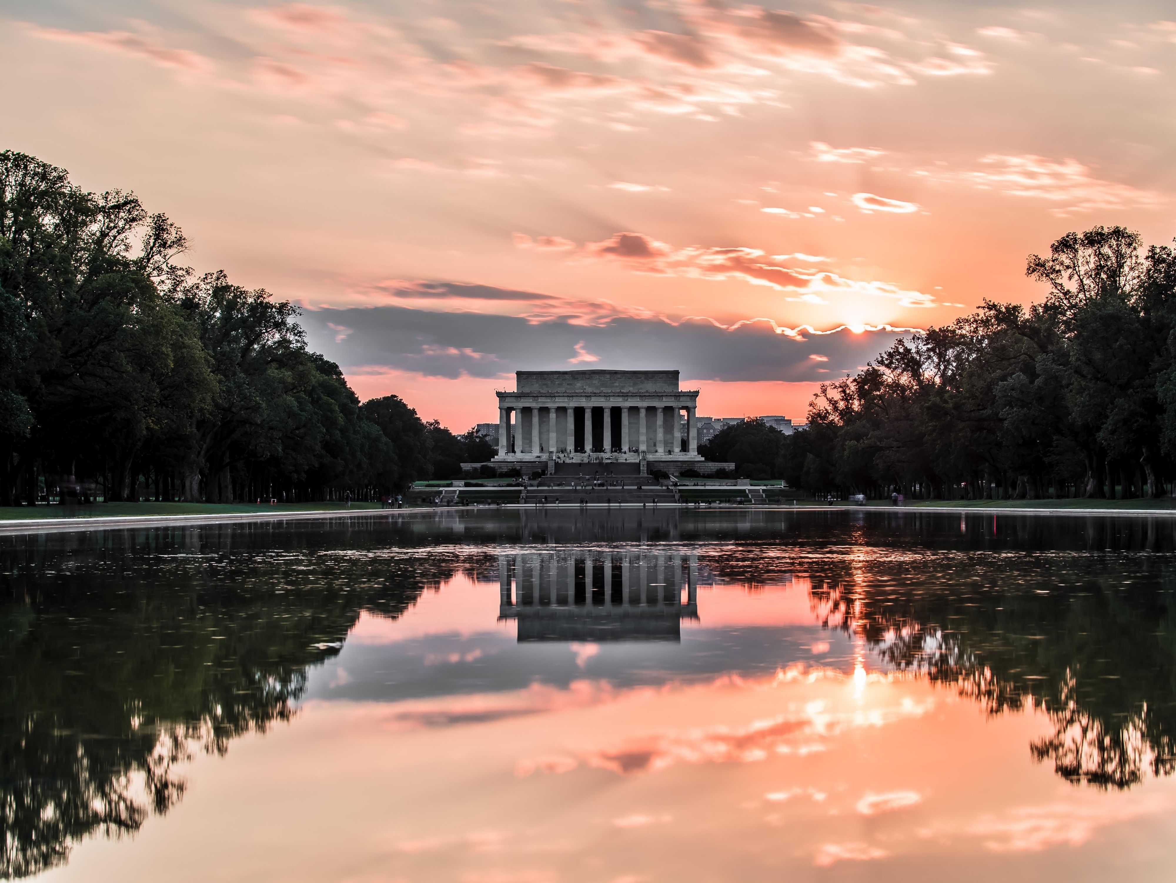 Take advantage of special government rates when traveling to Washington, DC. Enjoy discounted stays at our hotel near government offices, federal buildings, and iconic landmarks. Book now for comfortable accommodations, prime locations, and exclusive savings designed for government employees. 