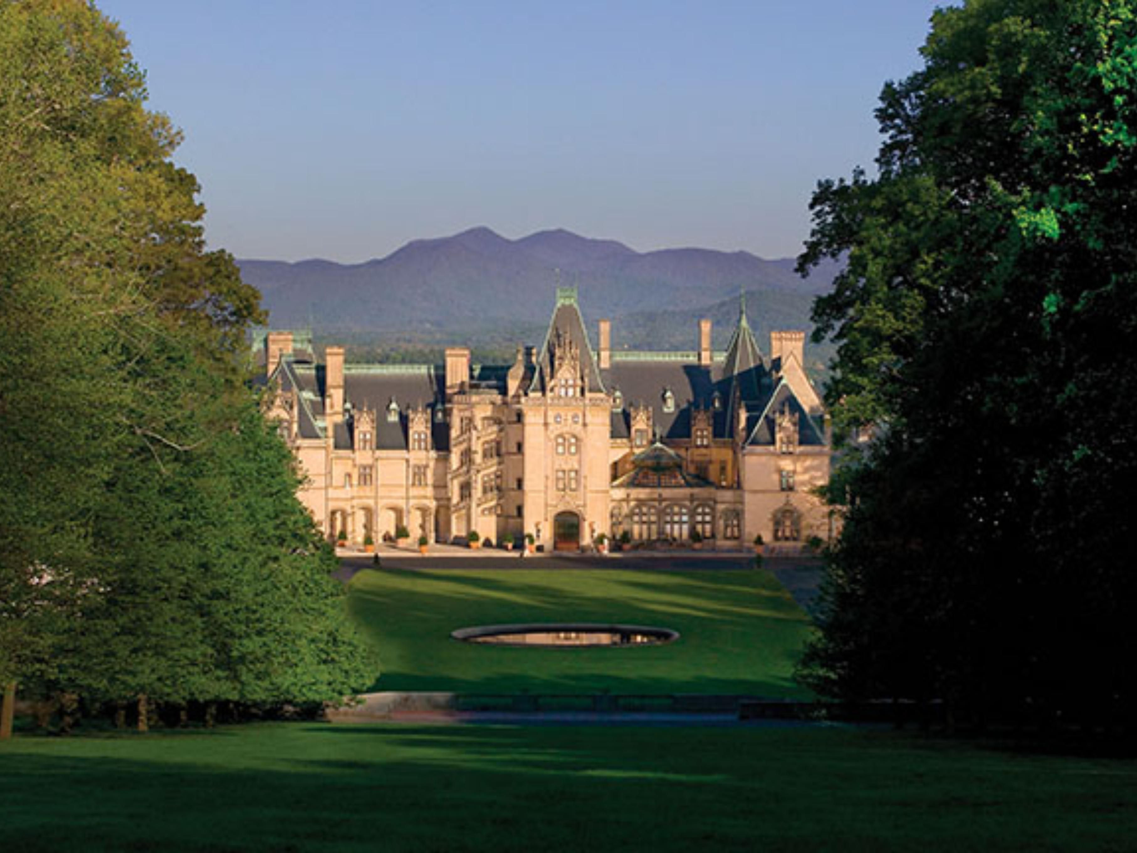 Discover Asheville's best attractions from our convenient location! Our hotel offers a Close location to Biltmore Estate, making your visit to the historic landmark easy. You'll also be near the Blue Ridge Parkway, vibrant downtown, and the River Arts District. Book your stay and explore all the treasures of the Blue Ridge Mountains.