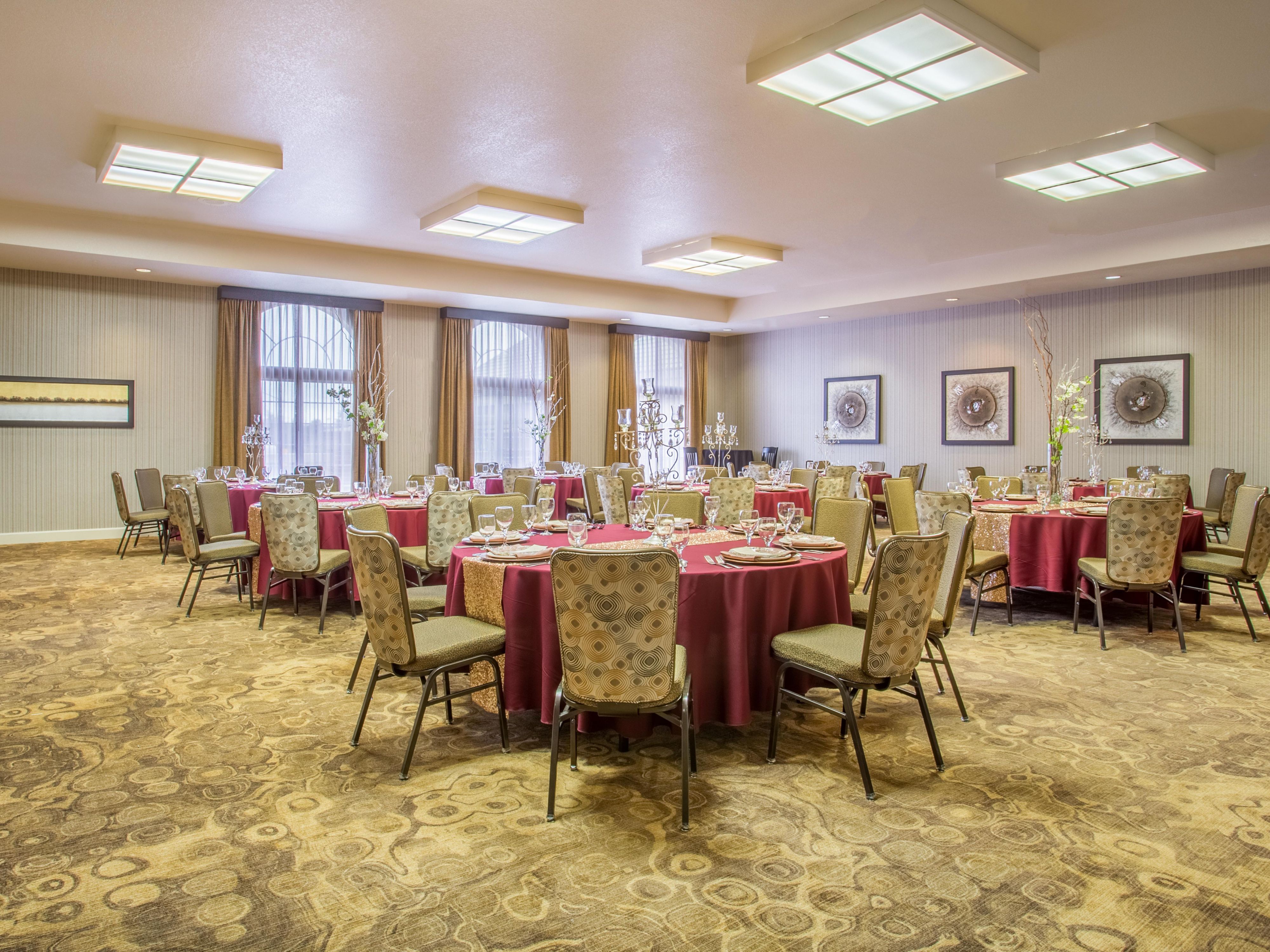 Ideally suited for business or social functions, we offer approximately 3,400 square feet and our largest room can accommodate up to 125 guests. Our professional meeting planner is available to assist with every detail – from audio/visual equipment to custom designed menus – to ensure that your event goes smoothly.