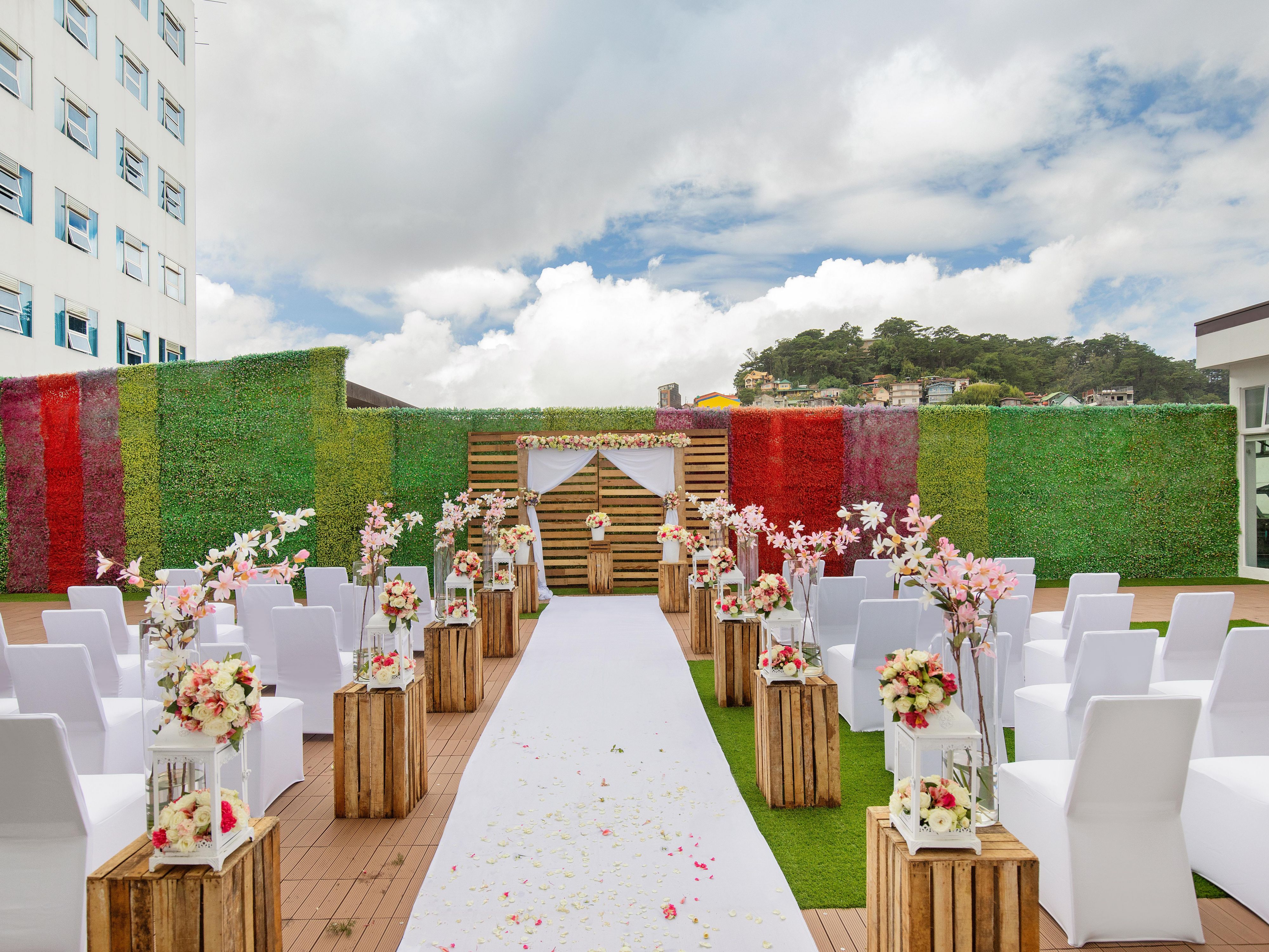 Your beautiful journey to an infinite bliss starts from meticulous planning, elaborate preparation, and impressive execution. Holiday Inn Baguio City Centre is committed to make your special day filled with happiness to last a lifetime.