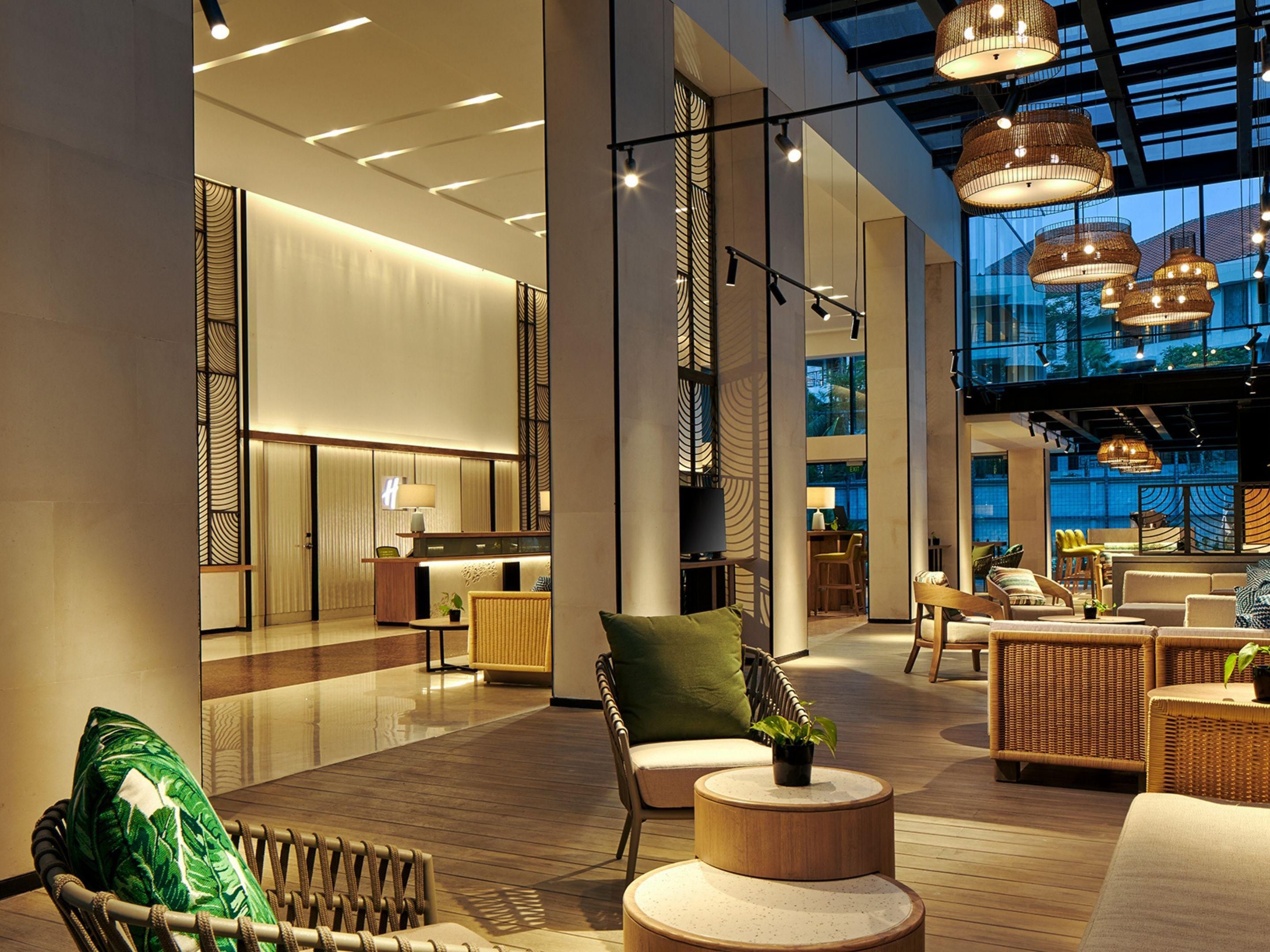 With indoor and outdoor seating options, offers a wide range of modern international and local cuisine.