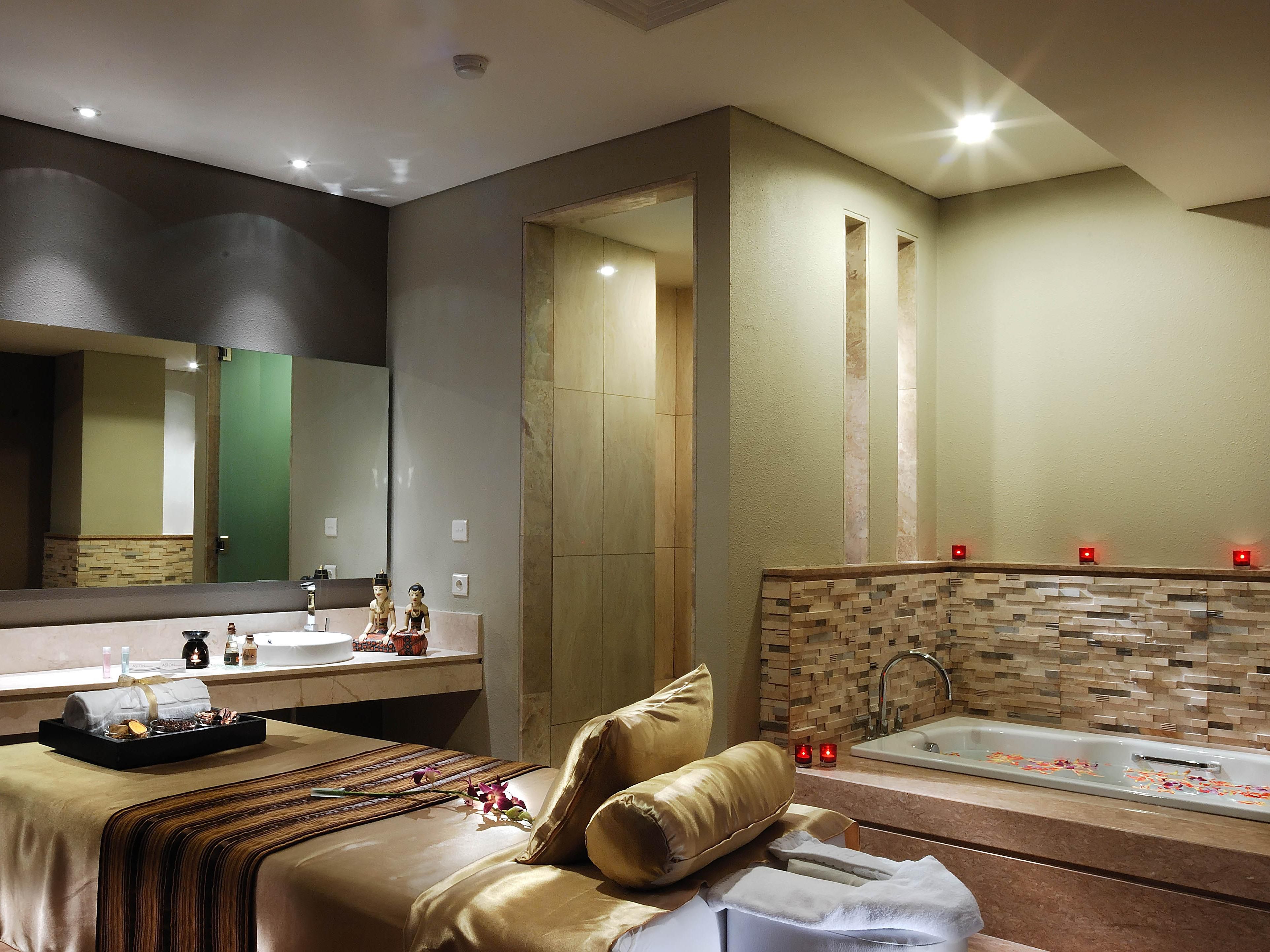 踏入奢华的天地，感受在Orchidea Spa由技巧娴熟的治疗师所提供的宁静疗程。酒店以木质和石材装潢，为您营造舒适无比的环境。坚持使用最健康的纯天然本地原材料，我们的招牌疗程绝对是您不容错过的极致体验。