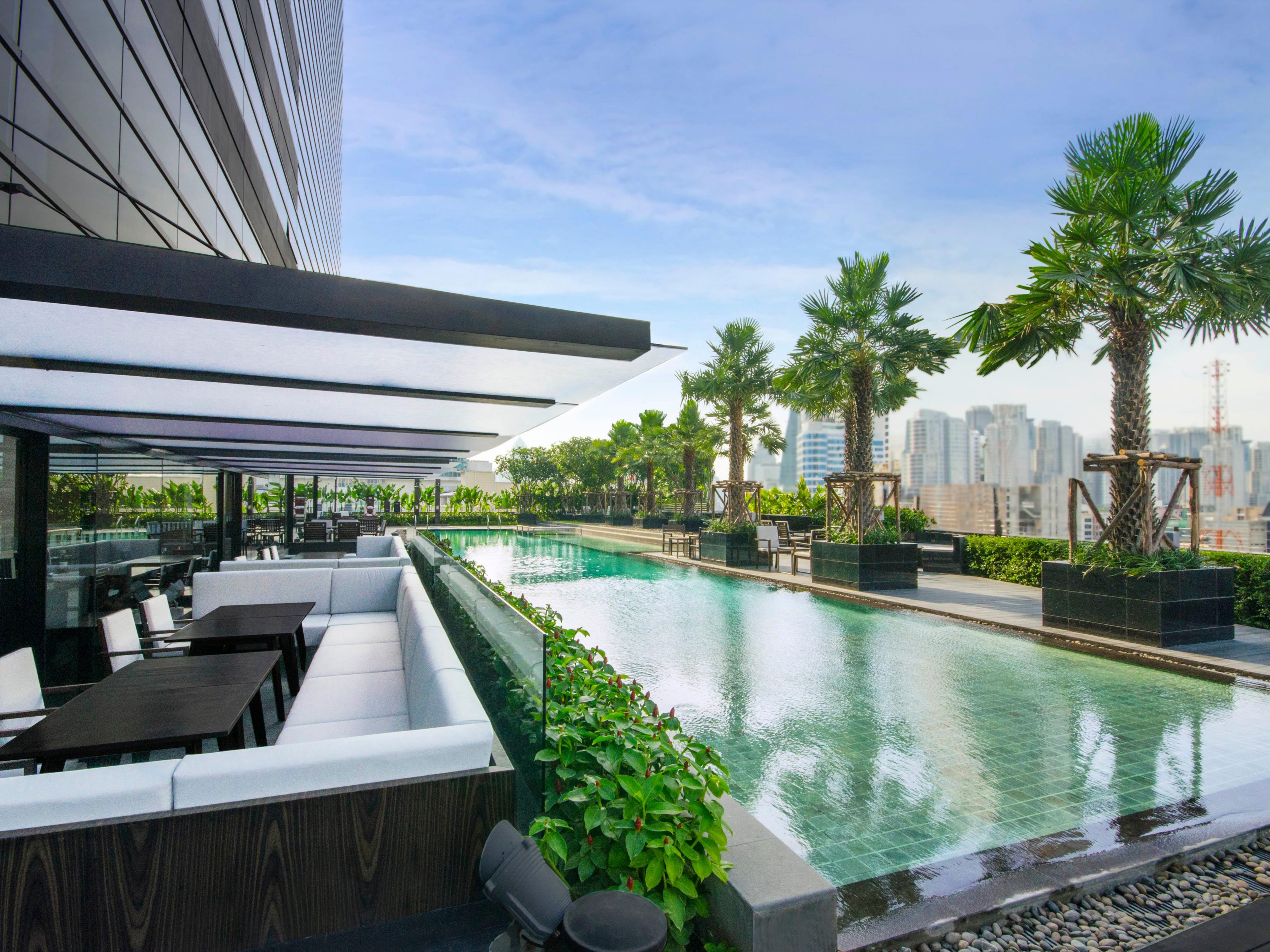 Holiday Inn Bangkok Sukhumvit - Outdoor Lap Pool