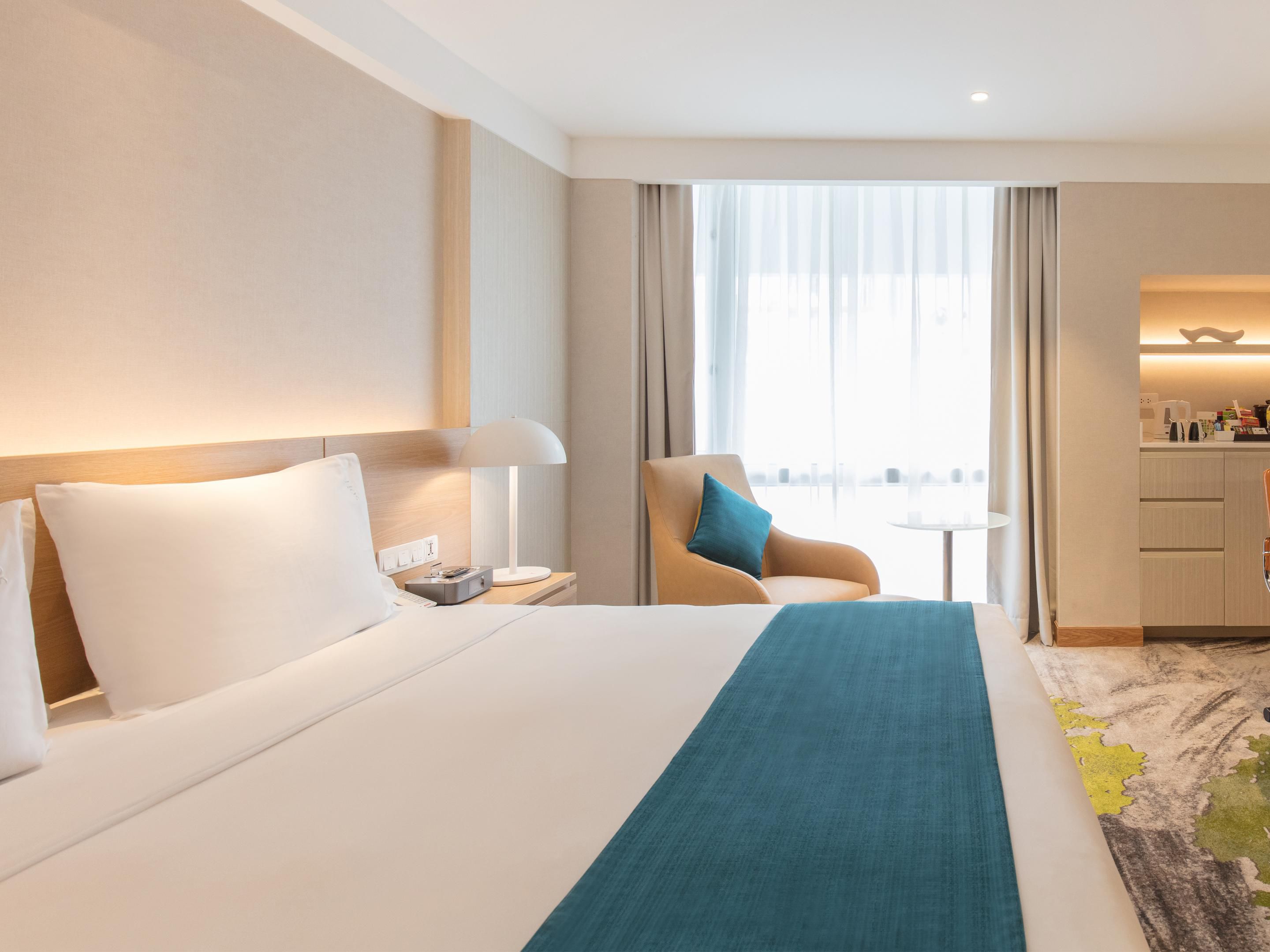 At Holiday Inn Bangkok, we care for the environment by providing water in reusable glass bottles and offering eco-friendly bath amenities. Experience comfort while contributing to a sustainable future during your stay with us.
