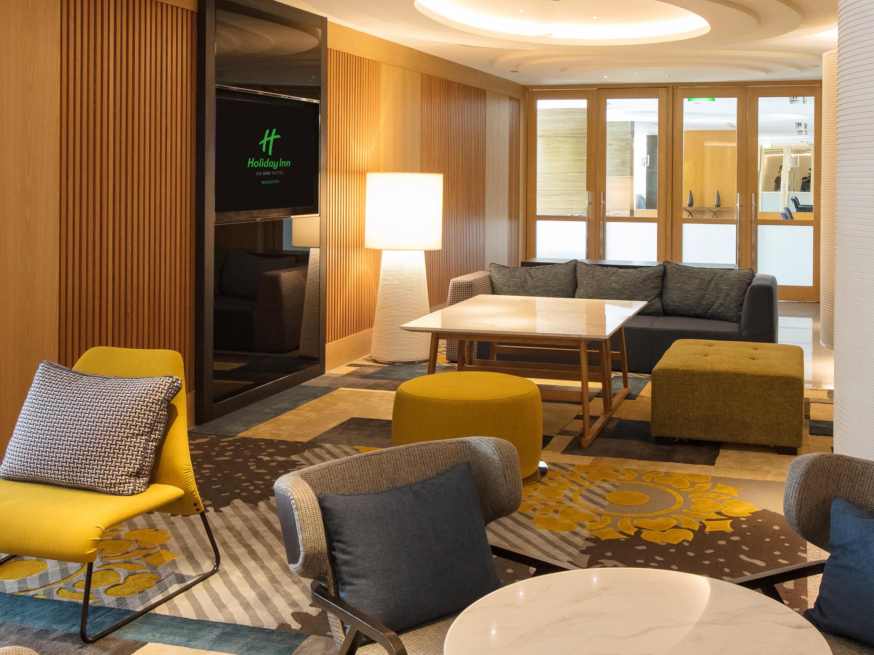 Looking for a place to unwind or catch up? Visit ConneXion for a coffee, fresh juice, croissant, or pastry. Perfect for a relaxing midday break or a quick grab-and-go treat!