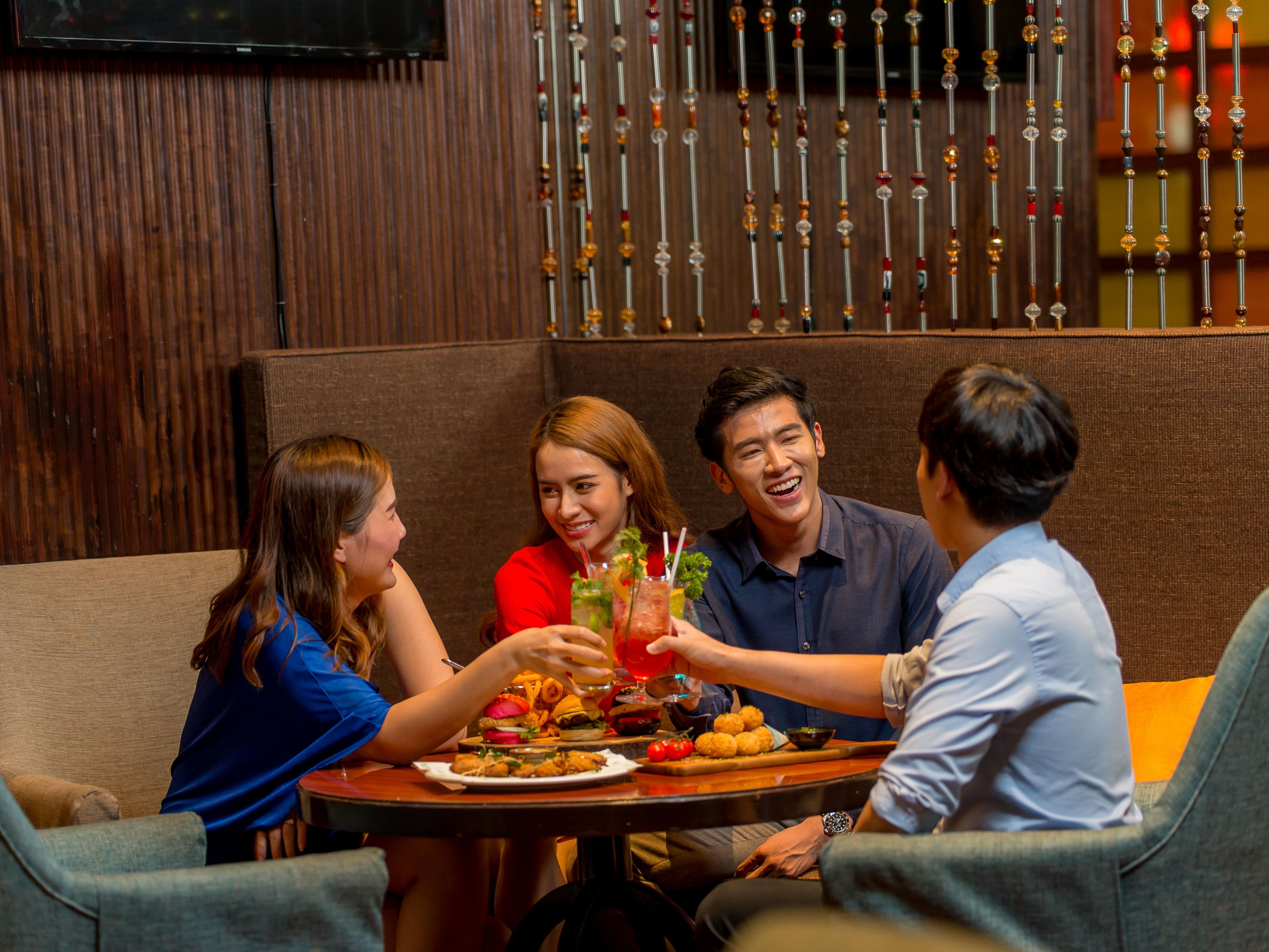 Unwind after a long day at Hari's Bar, your perfect spot for fine beverages, savoury snacks, and great vibes Enjoy live music and Happy Hour from 4:00 pm to 7:00 pm daily. Whether you're here to relax or celebrate, Hari’s Bar is open every day from 4:00 pm to 1:00 am.