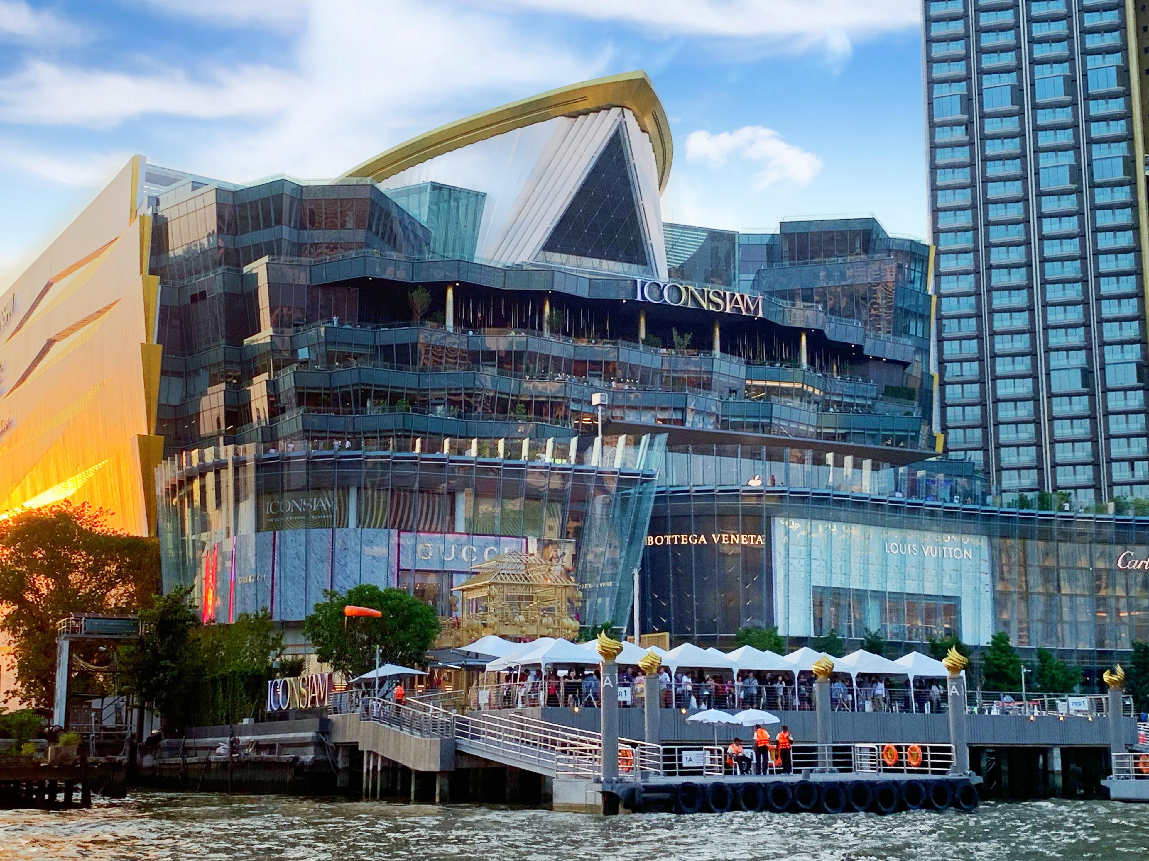 ICONSIAM is a world-class riverside mall offering luxury shopping, diverse dining, and cultural experiences. Located just a 10-minute walk from the hotel to the pier, guests can take a scenic shuttle boat ride to the mall and enjoy Bangkok’s stunning river views along the way.