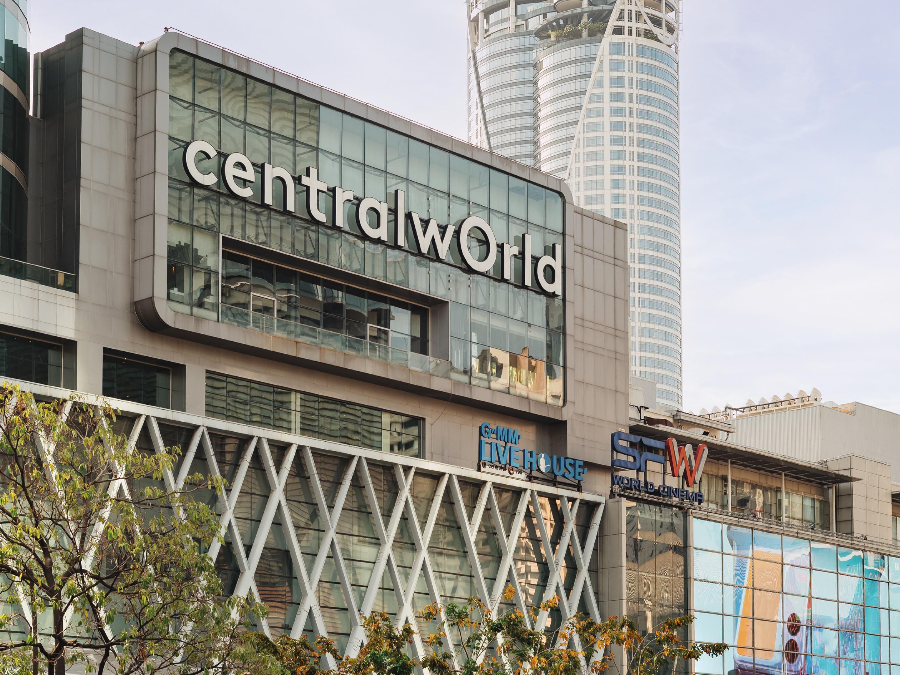 Holiday Inn Bangkok is conveniently located near Bangkok's premier shopping malls, including centralwOrld, Central Embassy, and Siam Paragon, offering guests unparalleled access to world-class shopping and dining experiences.