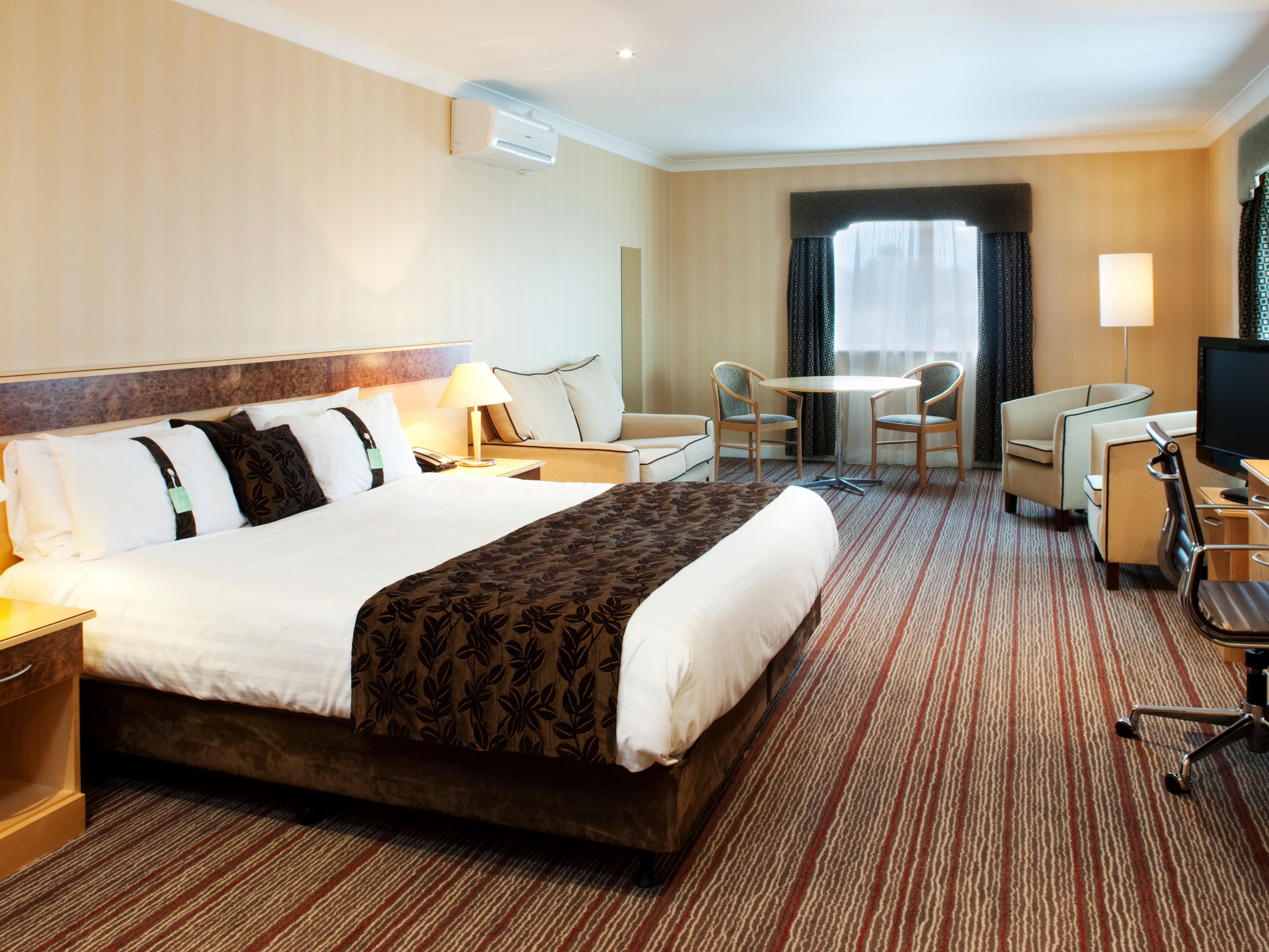 Light airy and spacious Executive Room with complimentary internet