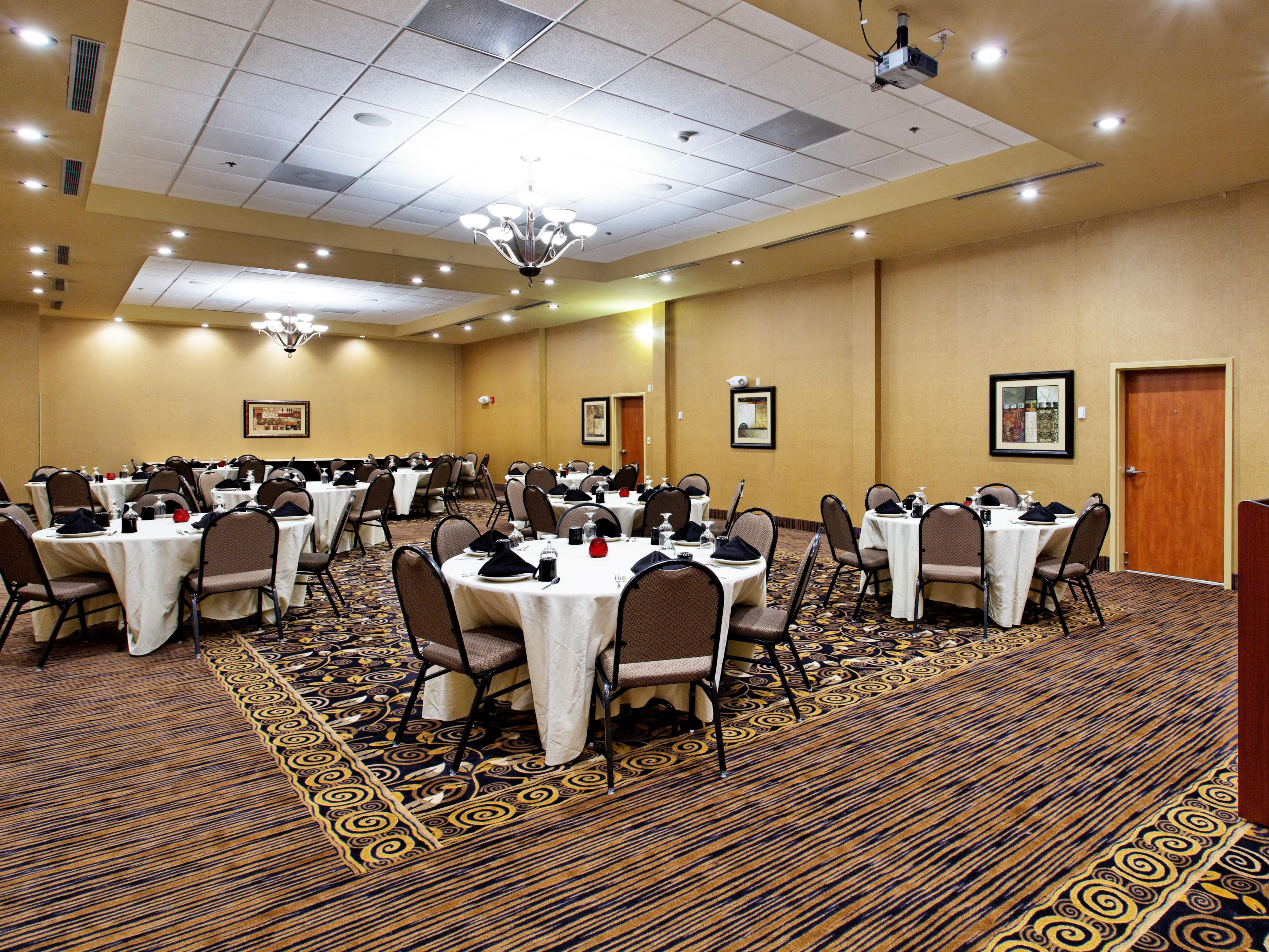 Meetings play a vital role in the success of many organizations. Are you planning a corporate meeting, training, board retreat or brainstorming session? Whether you're a group of 15 or 500, we can help! Let us host your meeting or event! With over 3,000 square feet of flexible meeting space, we can accommodate Corporate Meetings, Exhibits, Weddings