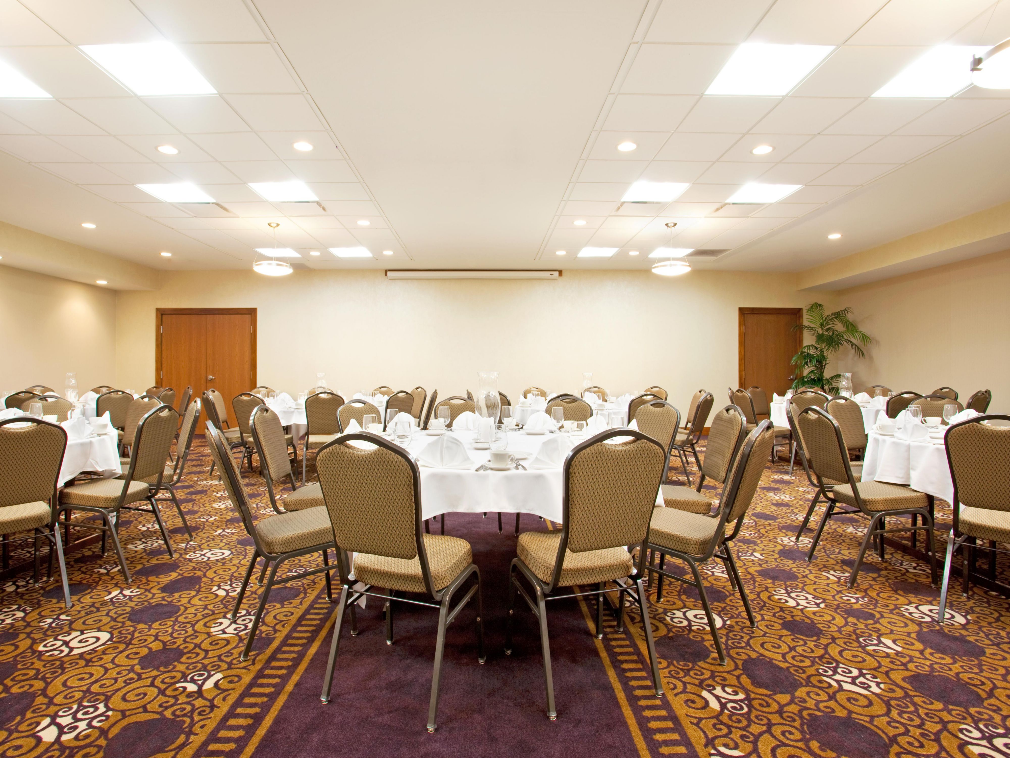 Whether you are planning a business meeting, family event, or a party, our Harvest Ballroom is a great place to get together. We now offer catering services to accommodate all of your needs. 