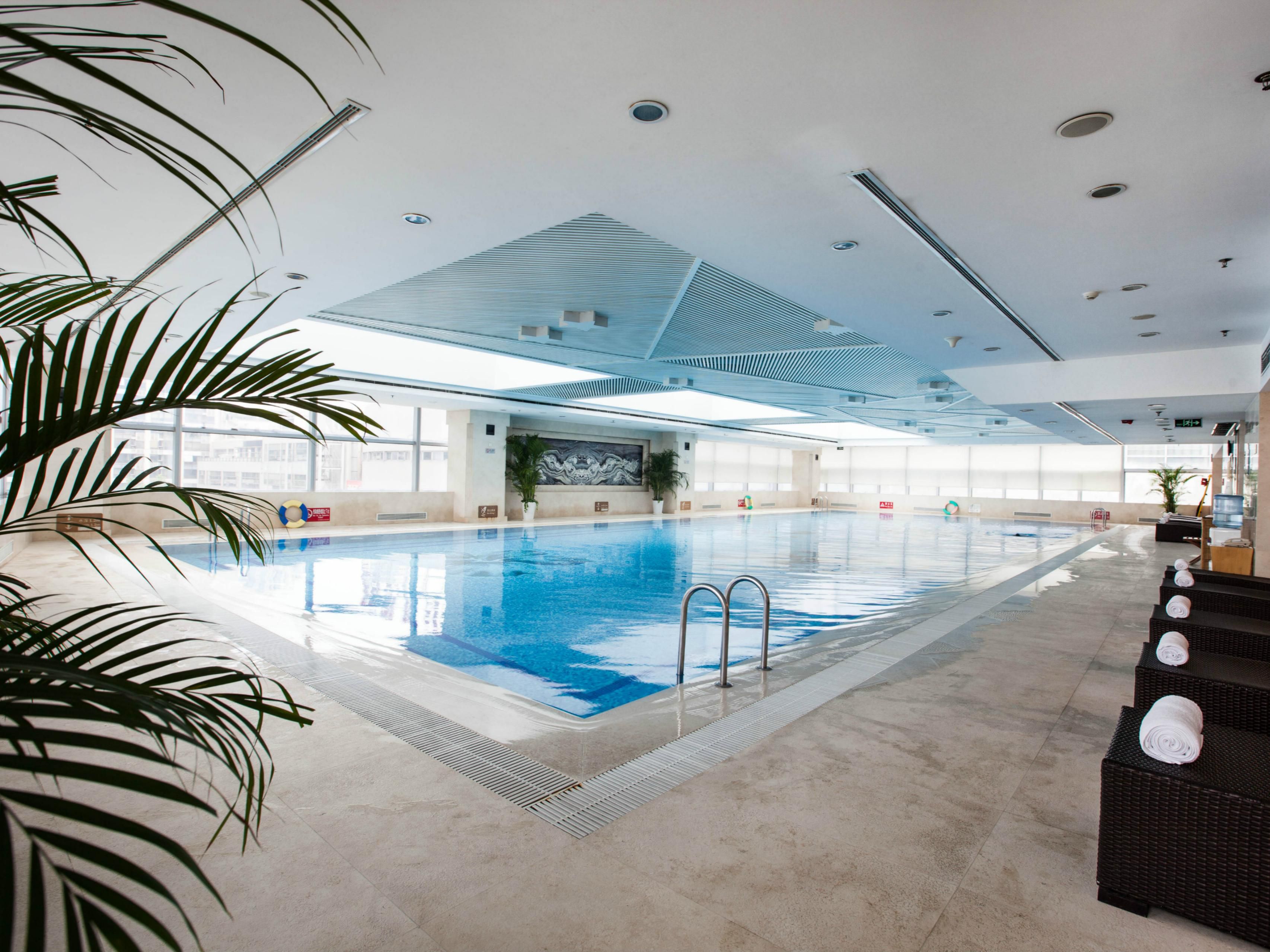 Holiday Inn Beijing Focus Square Swimming Pool